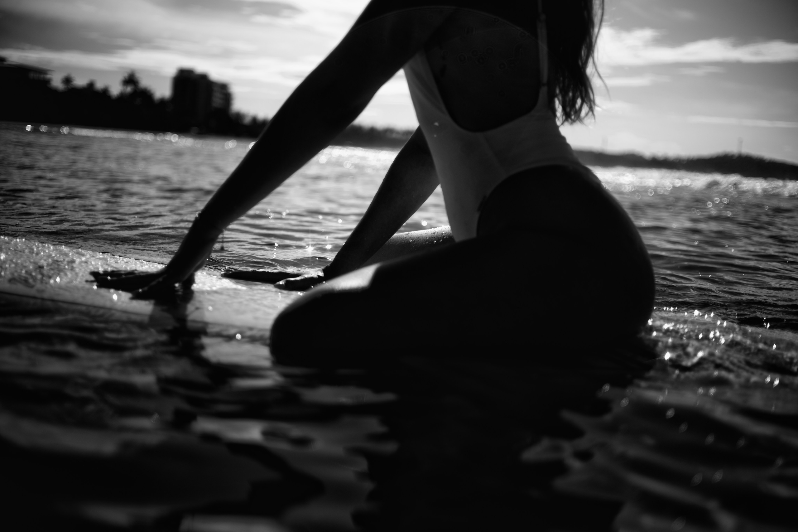 Photoshoot with a surfboard | BW