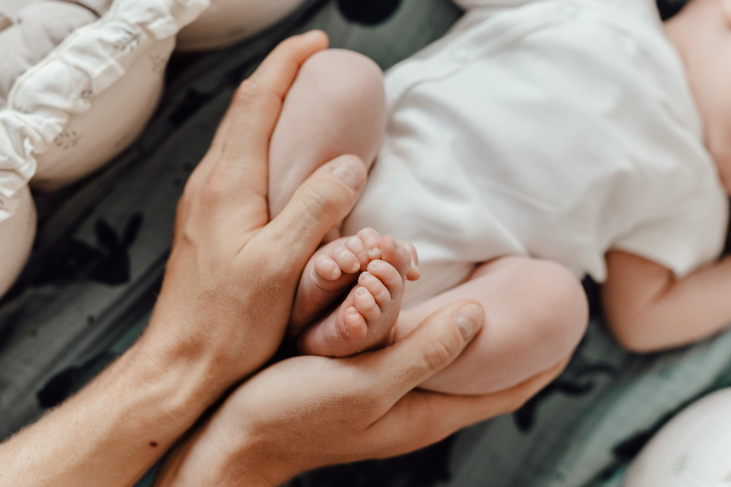 Fotograf w Łodzi – naturalna sesja noworodkowa i rodzinna