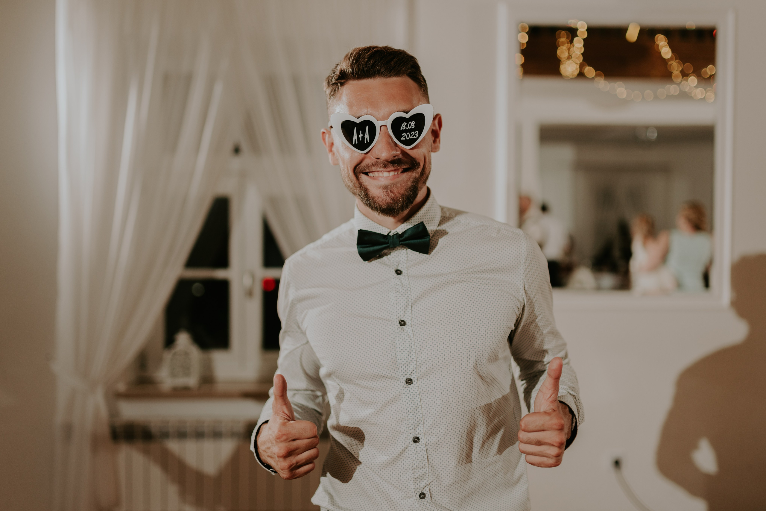 Dwór Wierzbno: plenerowy ślub pod wierzbą. Karkowskafoto - fotografia miłości