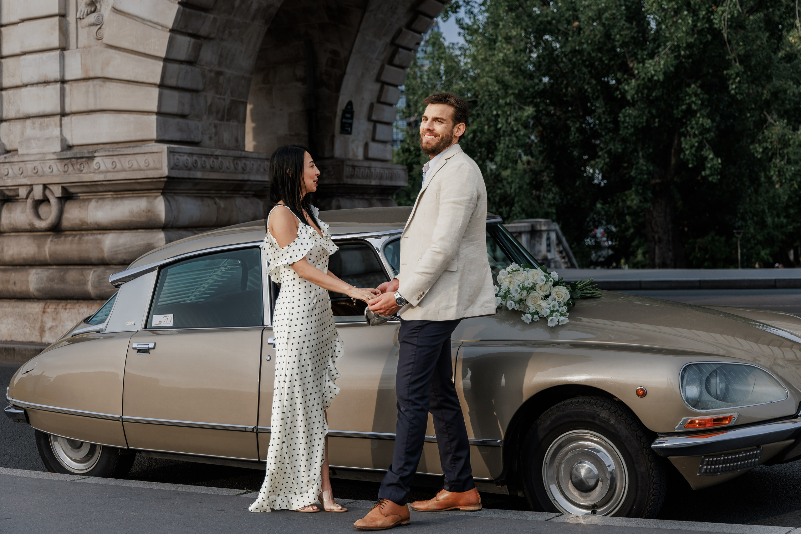 Bir-Hakeim Bridge in Paris — The Iconic Location for Luxury Proposal & Elopement Photography. Photographe à Paris