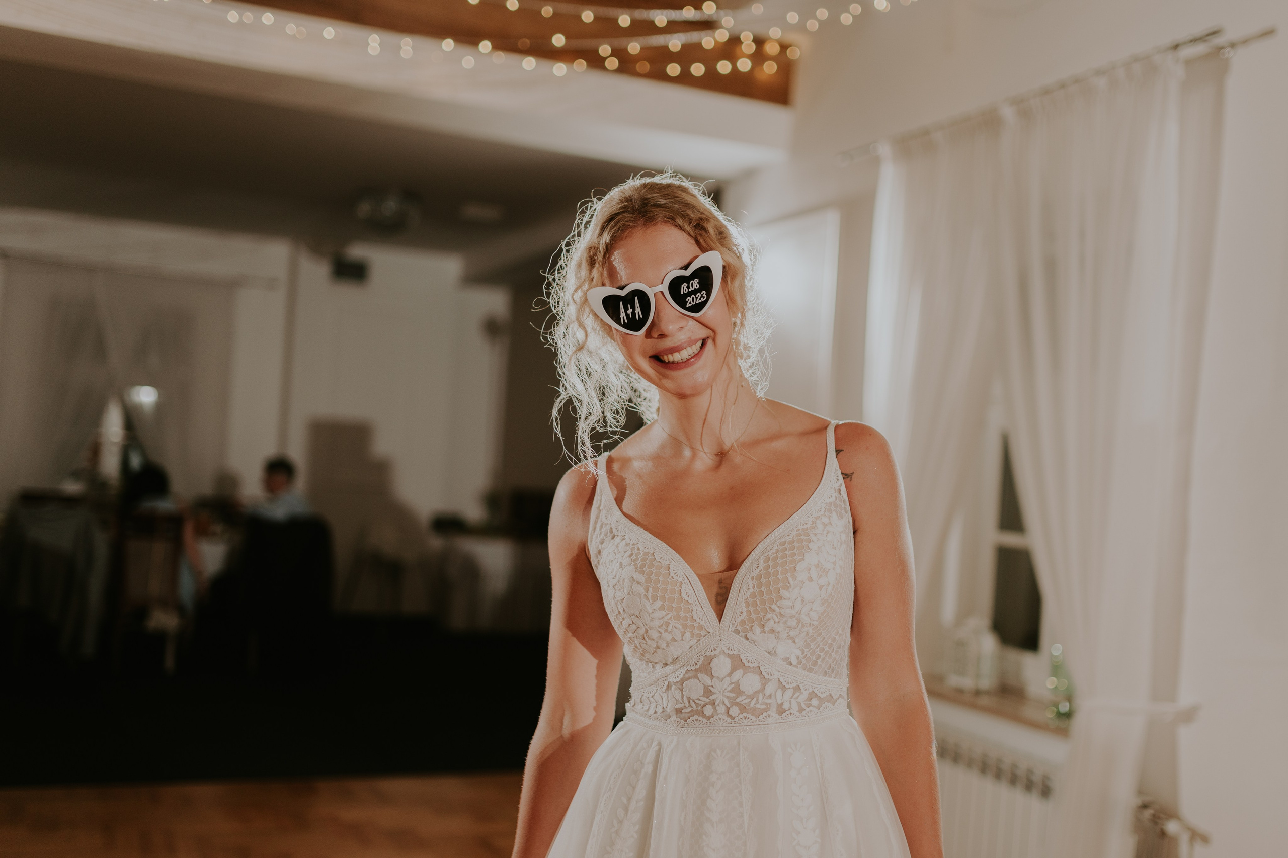 Dwór Wierzbno: plenerowy ślub pod wierzbą. Karkowskafoto - fotografia miłości