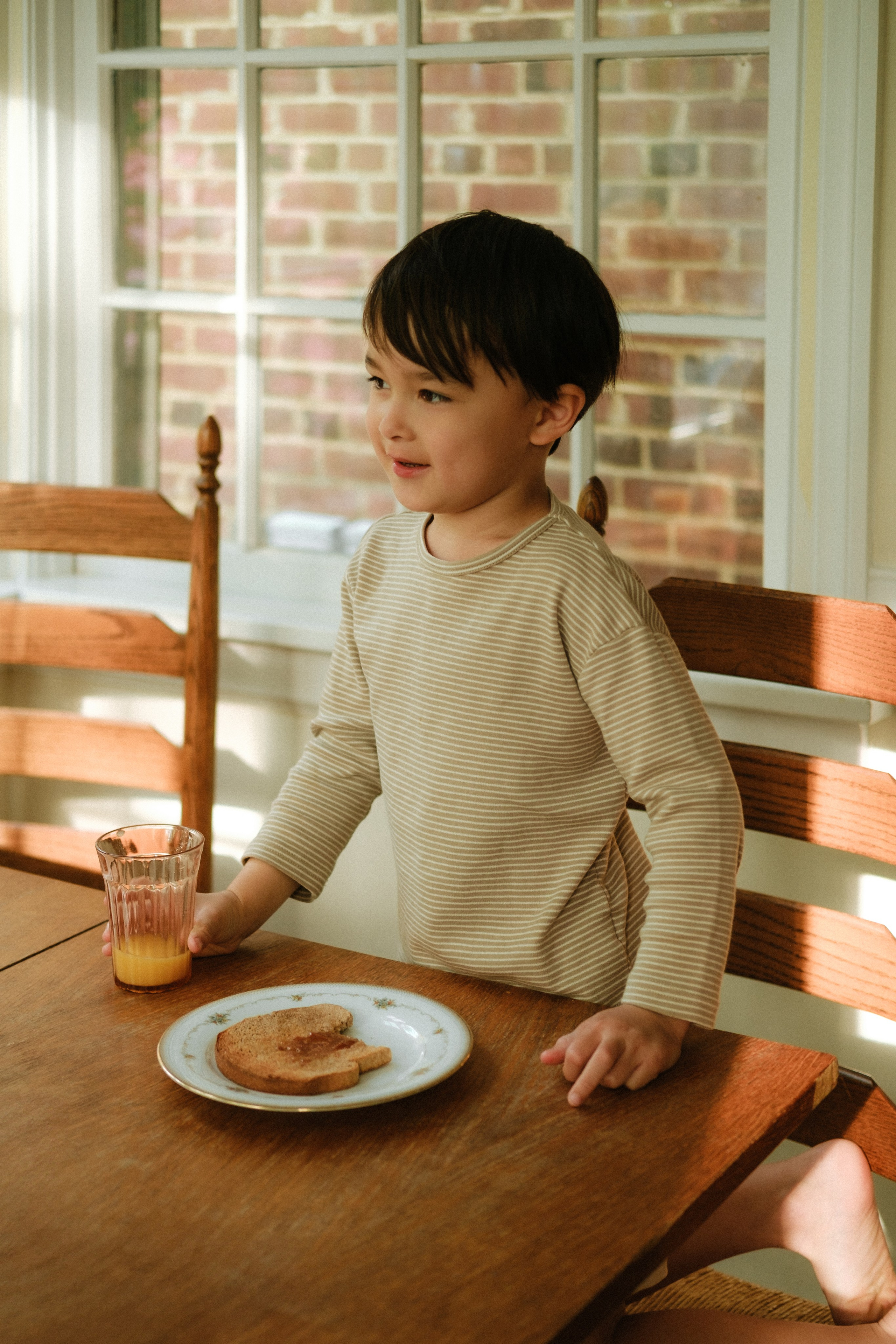 Cozy In-Home Family Photo Session in a Historic Richmond Victorian Home. Family Photographer Anna Dobrovolskaia | Richmond, VA