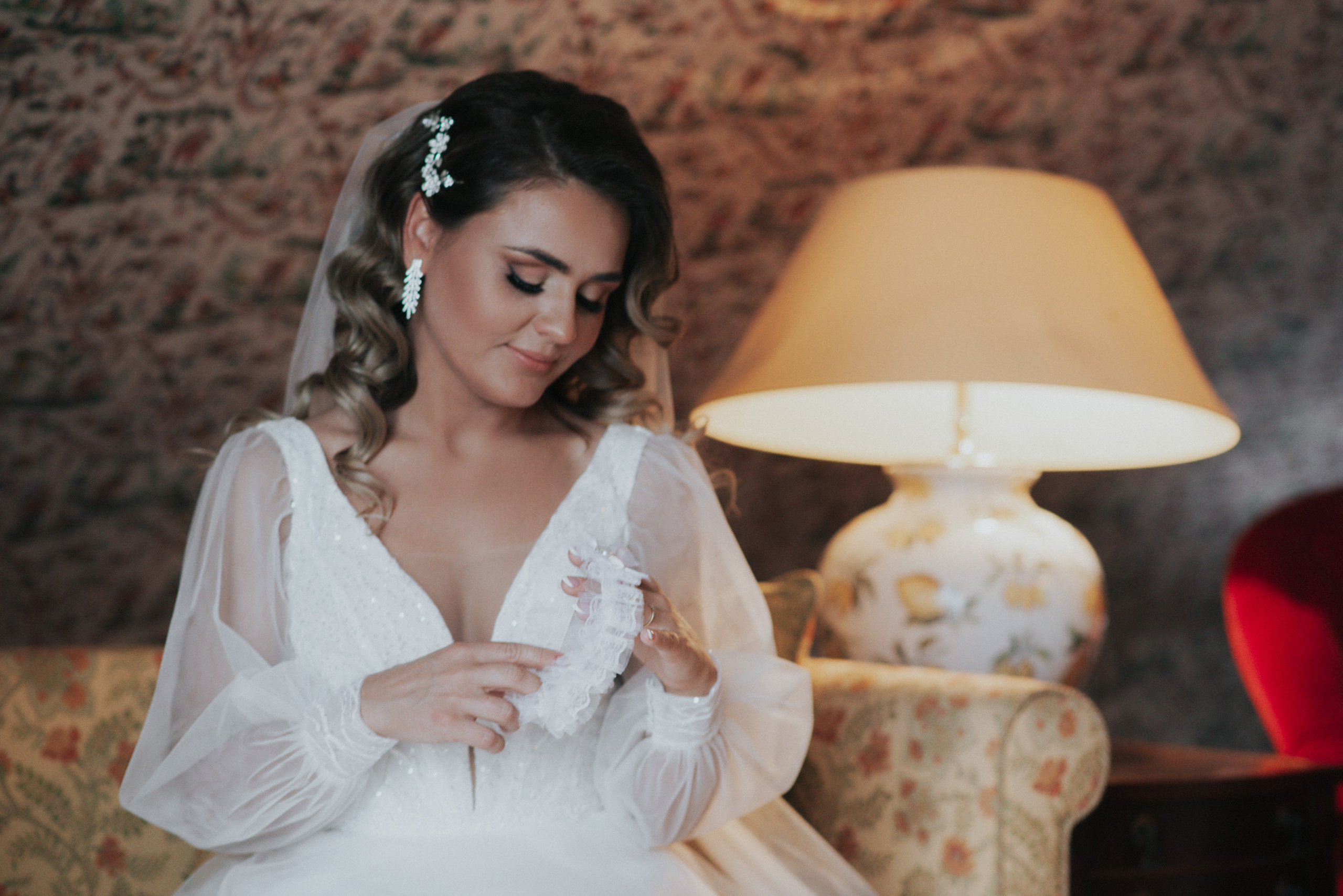 Vestuvių fotosesija, pasiruošimas, Vestuvių pasiruošimo fotografavimas. Vestuvių fotografas Vilnius Trakai kaina vestuvių fotografavimas fotografė personal.lt photogrpahy kainos jaunoji jaunikis nuotaka santuoka vestuvės, profesionali natūrali meninė reportažinė klasikinė fotosesija