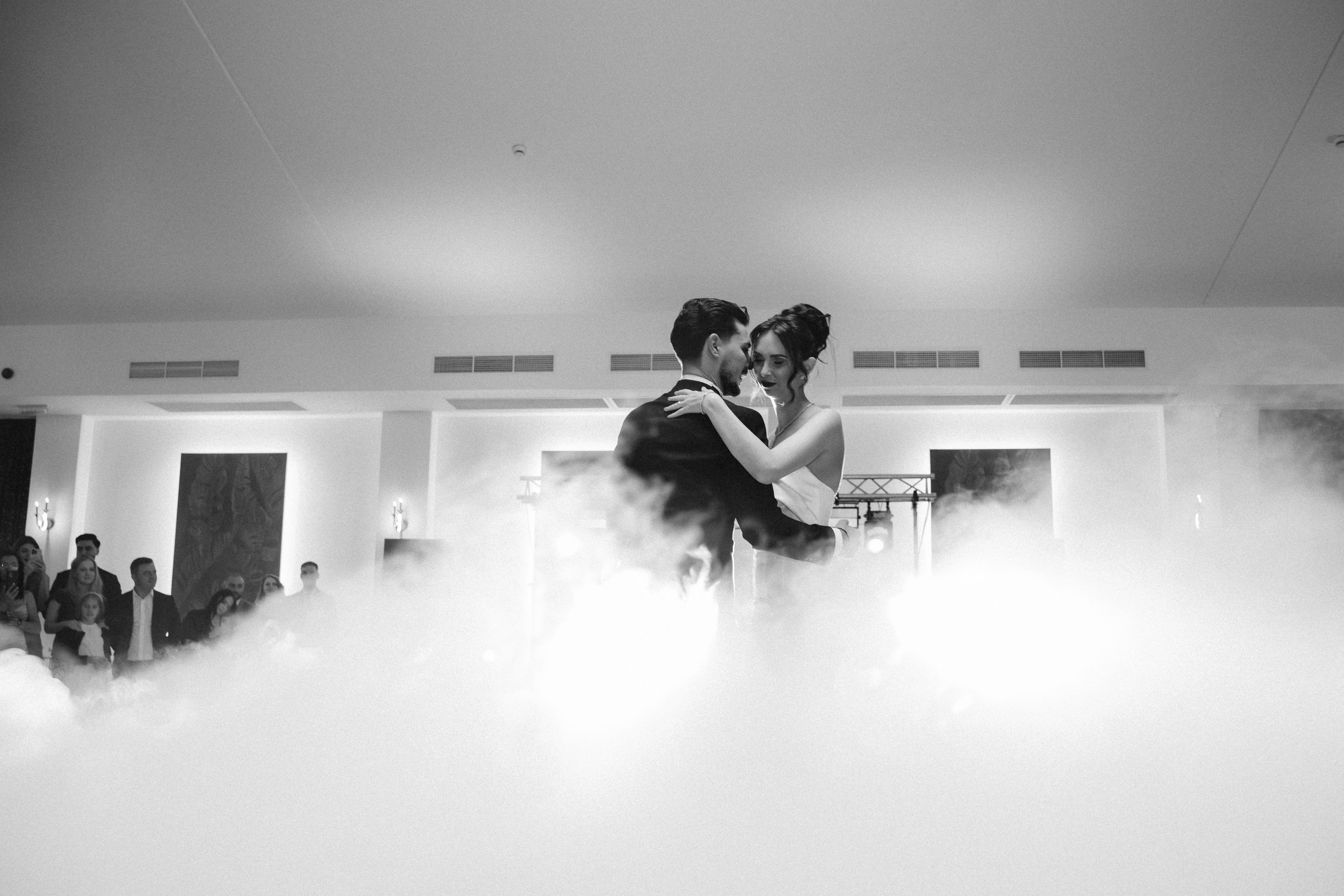 Povestea de nuntă a lui Anca și Dragoș în Bacău | Fotografie de Eveniment. Raw Studio. Fotograful tau de nunta!