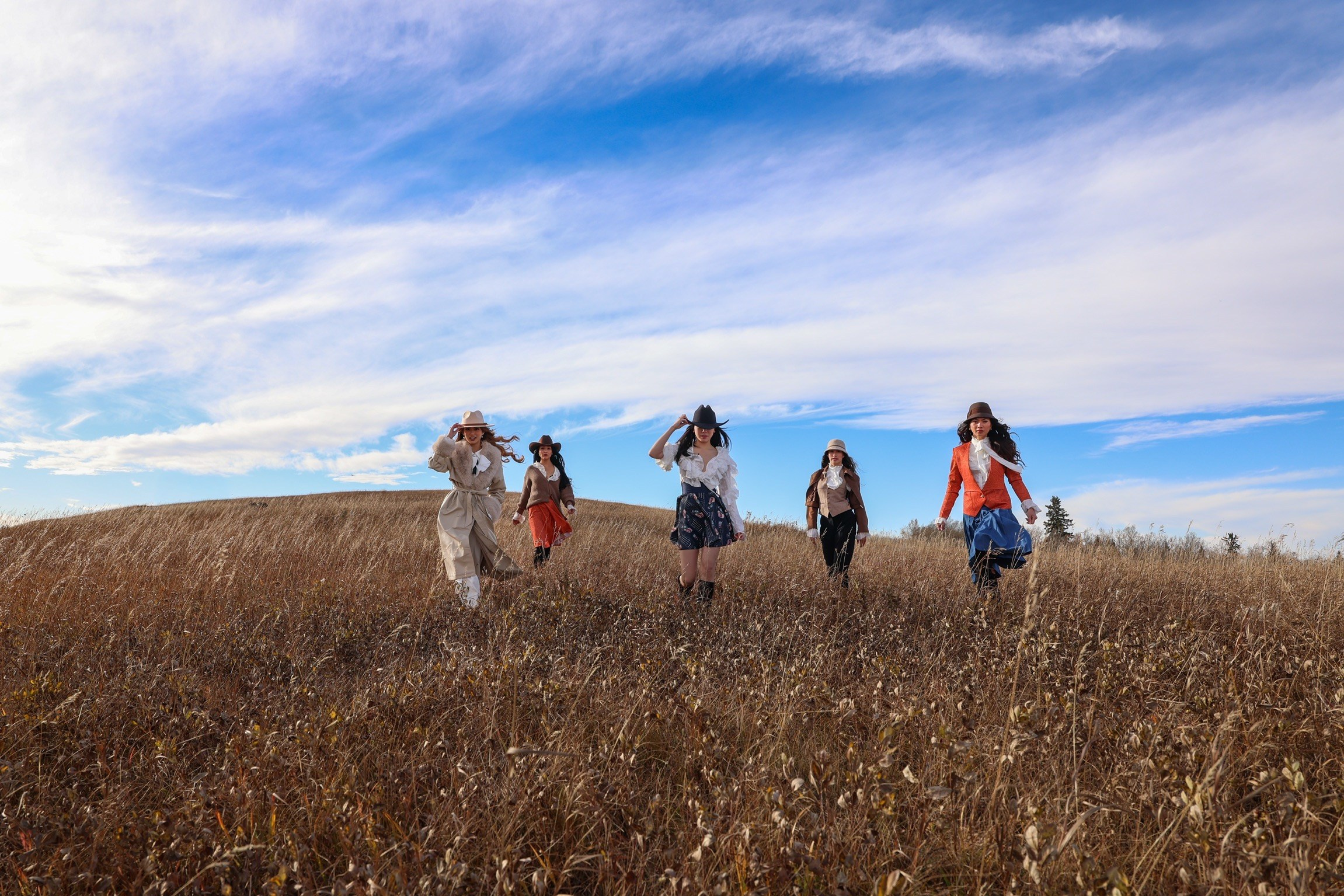 Qura Creative: Creative Branding, Visual Identity & Storytelling Services for Businesses and Projects. Qura Creative — A Multidisciplinary Creative House for Styling, Fashion Direction, Photography & Visual Storytelling