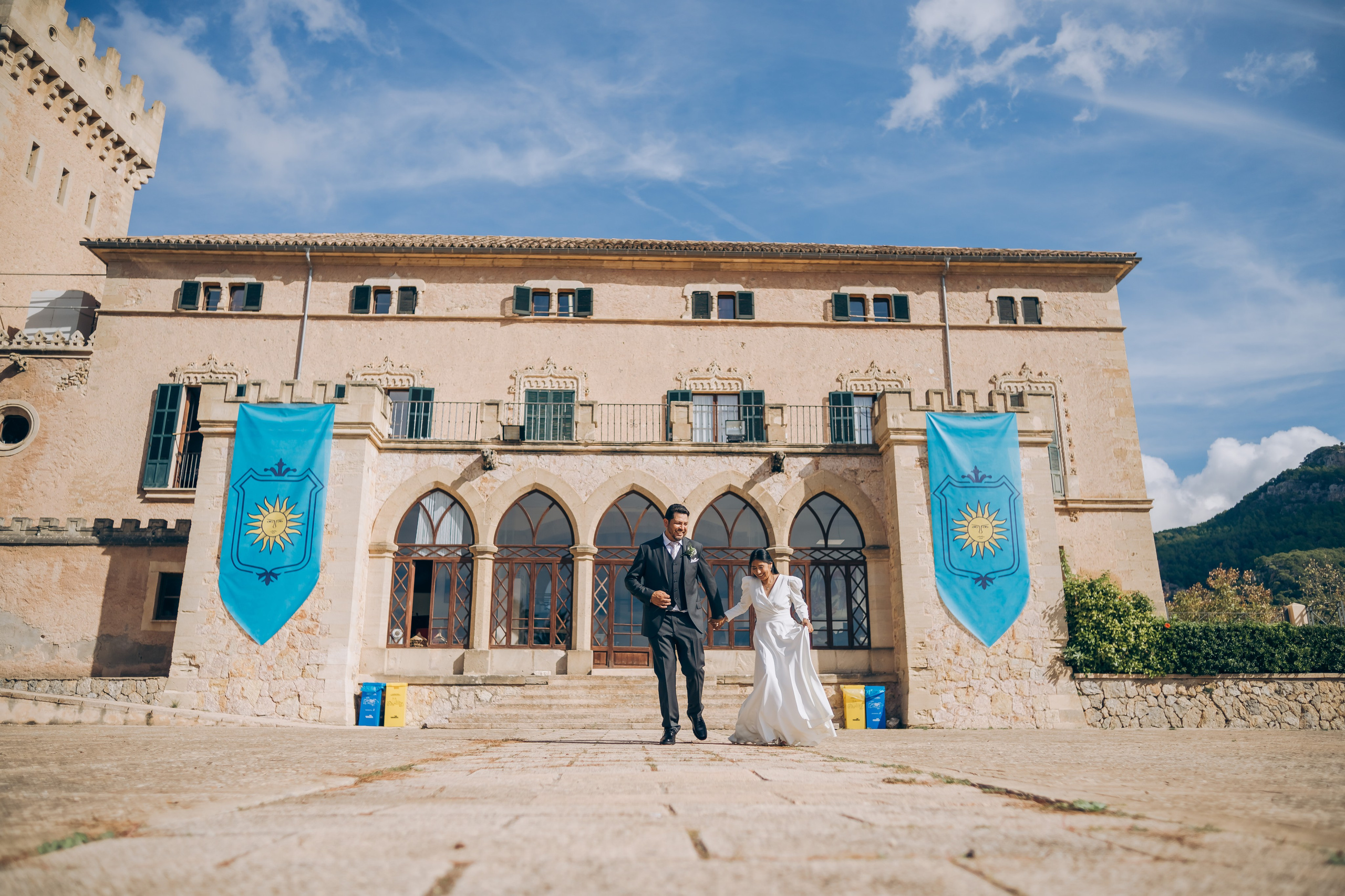 Sincere emotions at a wedding photo shoot. Photographer in Mallorca