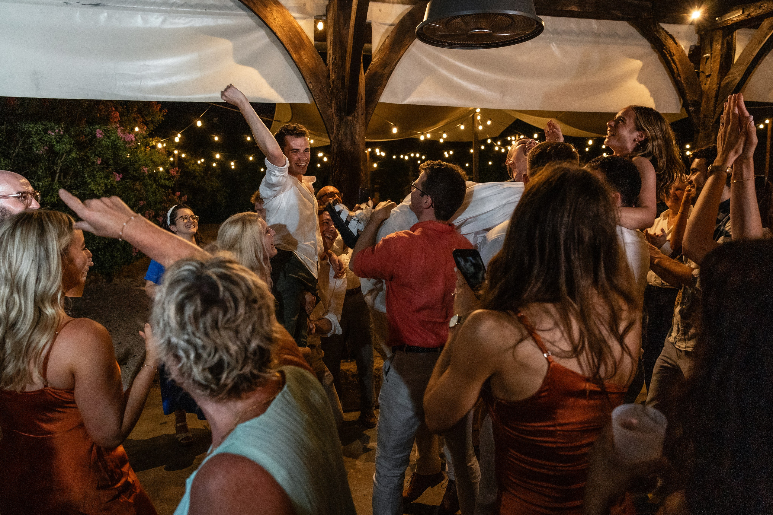 Rachel et Giles. Photo de mariage au Château de Saint-Martory. Eugénie Smirnova — photographe à Toulouse et dans le sud-ouest de la France