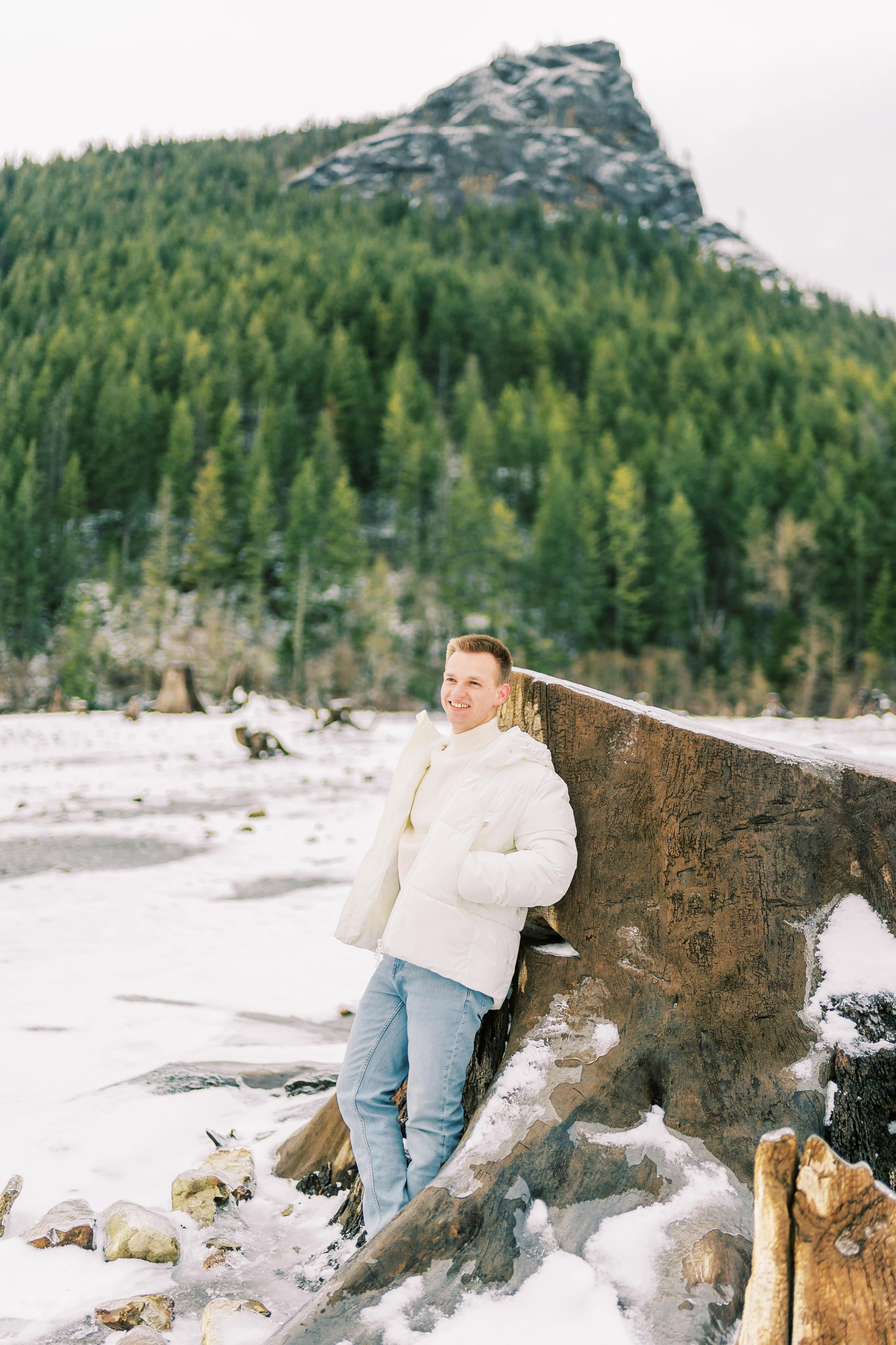 Irina & Bogdan / January 2024. Rattlesnake Lake, WA. EVAN ARISTOV WEDDING PHOTOGRAPHY — Seattle Wedding Photographer