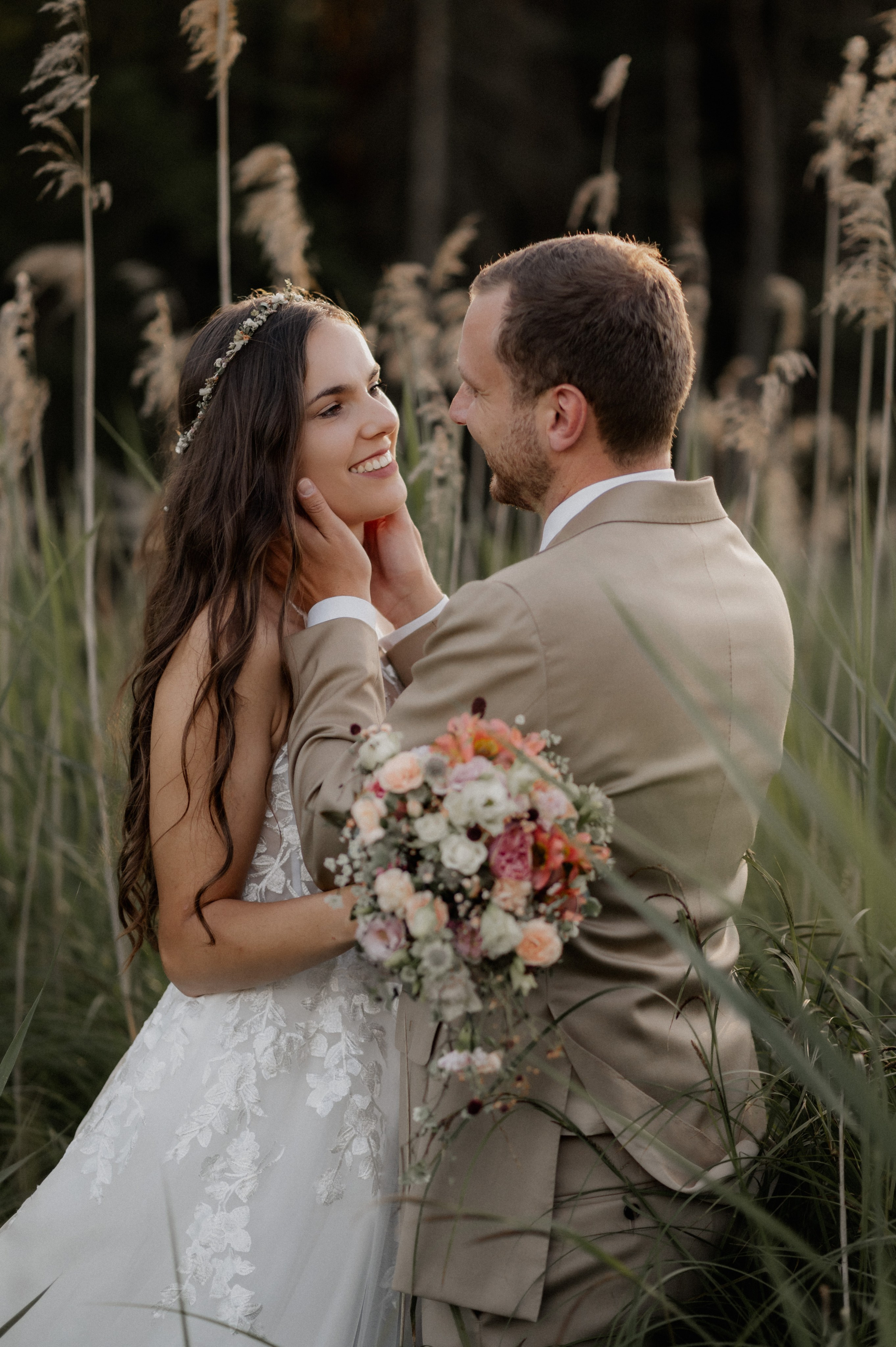 Sommer, Liebe & zwei wunderschöne Kleider: Gartenhochzeit in Gunzenhausen. Photographer in Ansbach for Couples, Weddings and After Wedding