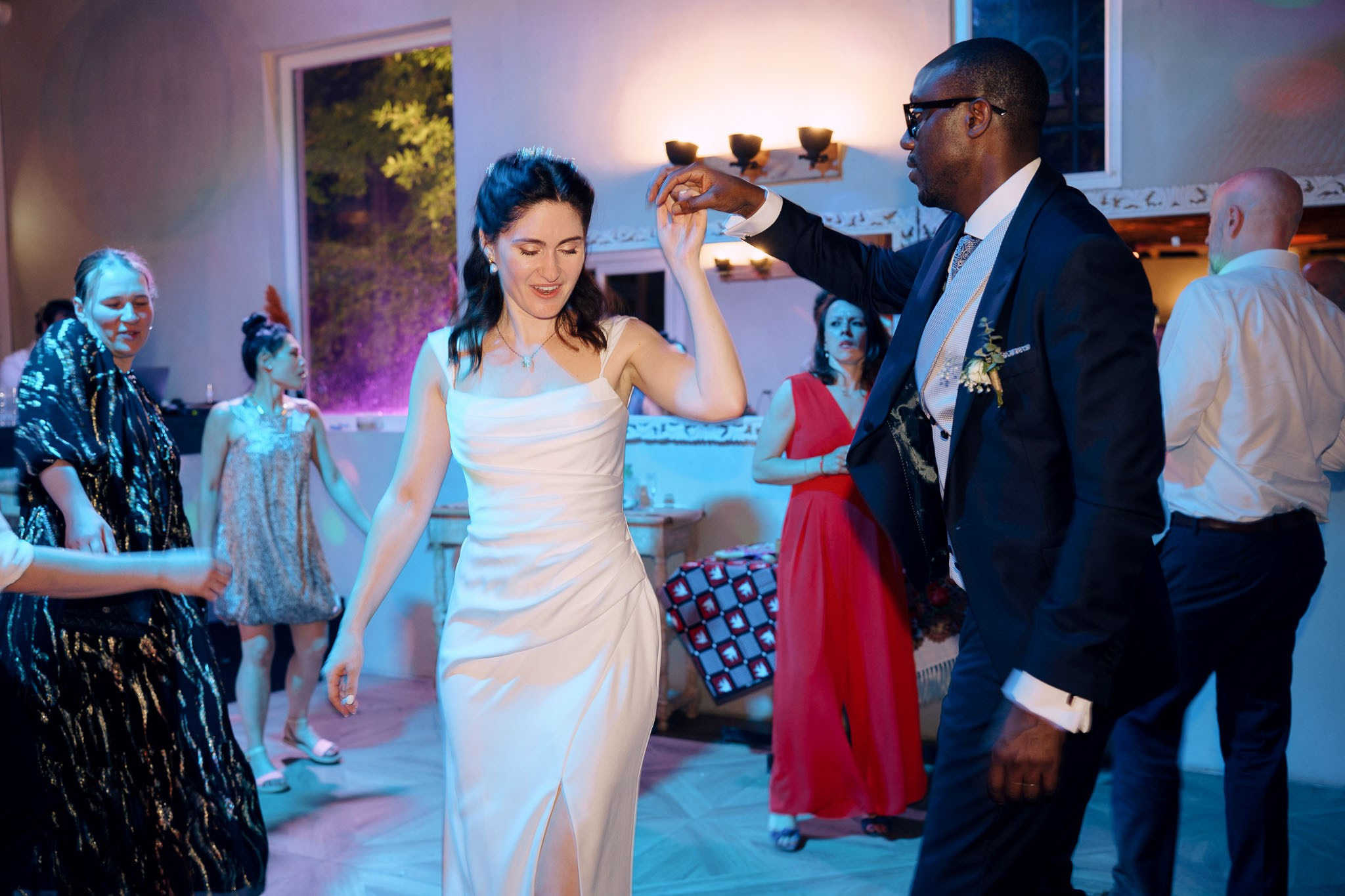 Häävalokuvaaja Helsingissä – Studiohappymoment | Romanttisia hetkiä