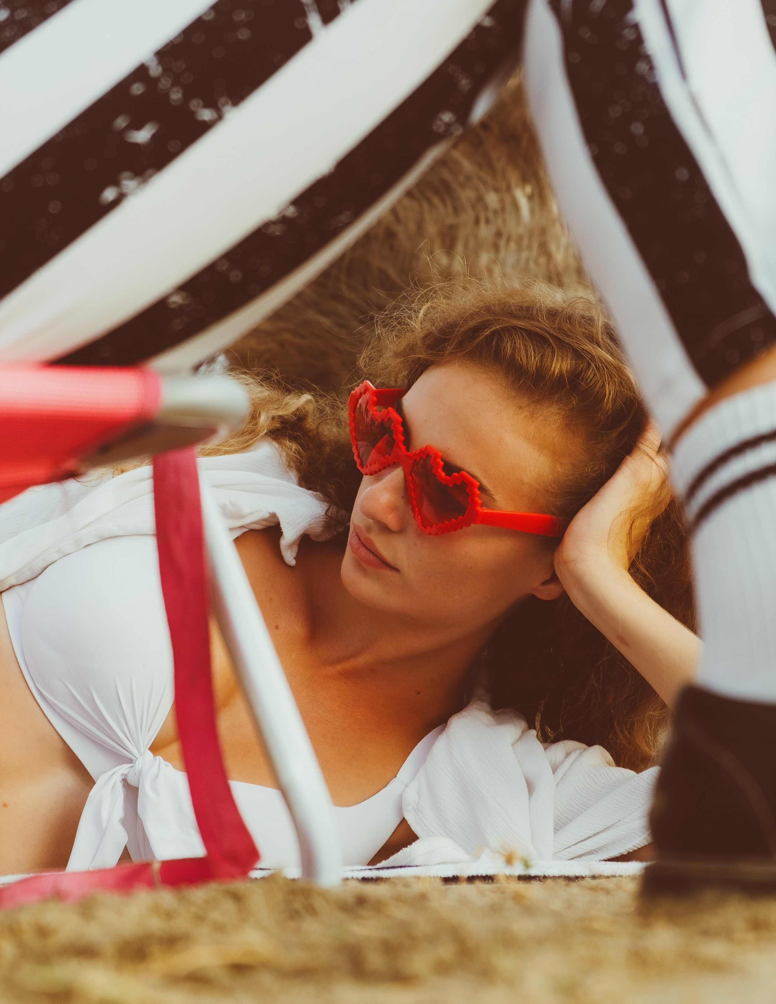 Beetlejuice на море: Экспериментальная фотосессия с цирковыми артистами — Фотограф Андрей Луковников