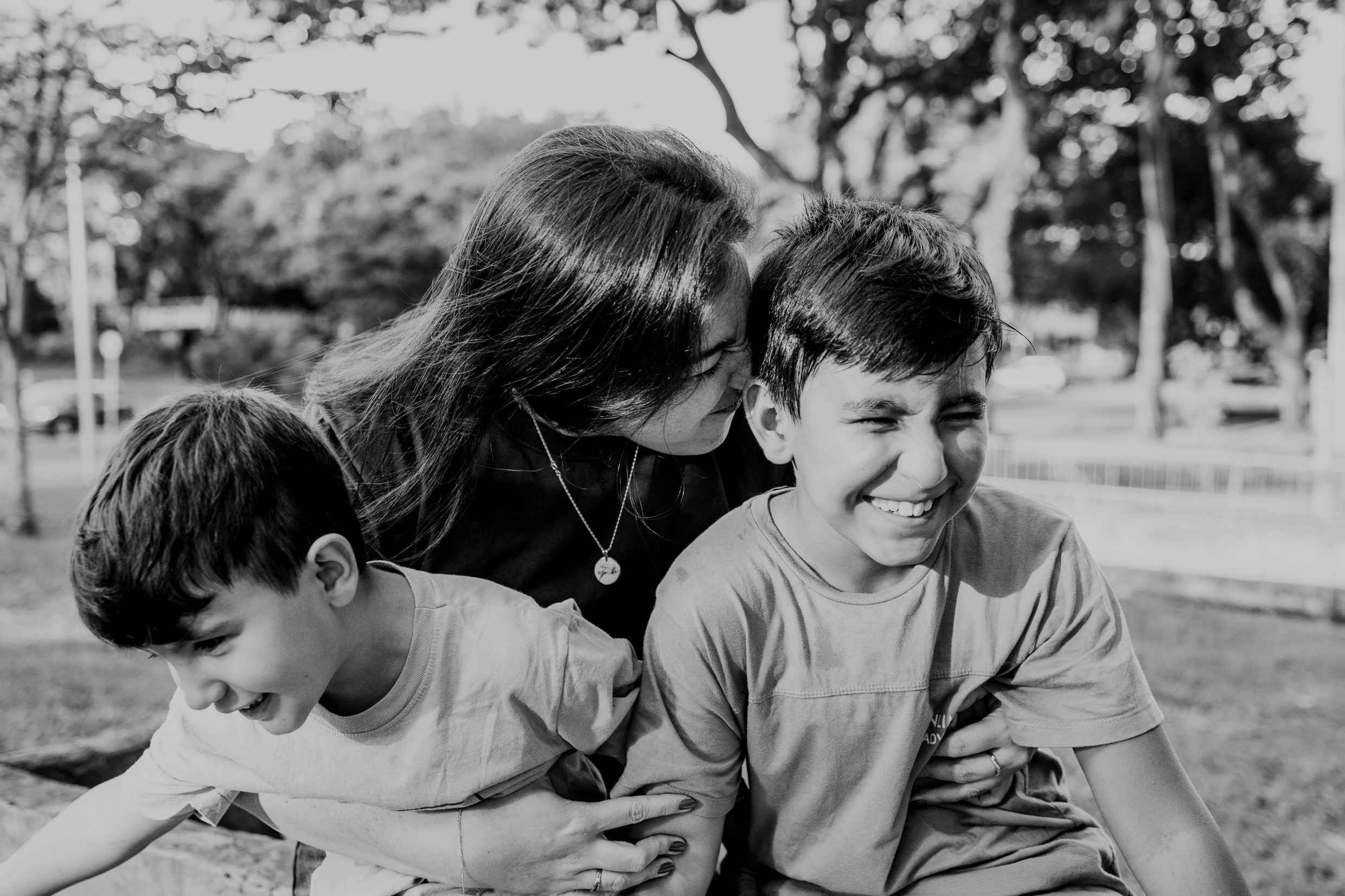 Ensaio mãe e filhos em Brasília • Asa Norte | Fotografia de Família. Fotógrafa em Brasília e Recife | Ensaios de família, gestante e festas infantis — Ize Fotografia