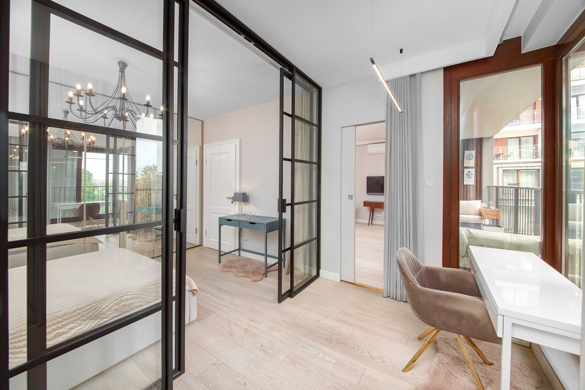 Fotografia nieruchomości, wnętrz, mieszkań, restauracji, biur i apartamentów. Wedding and portrait photographer in Poland Vitali Frozen