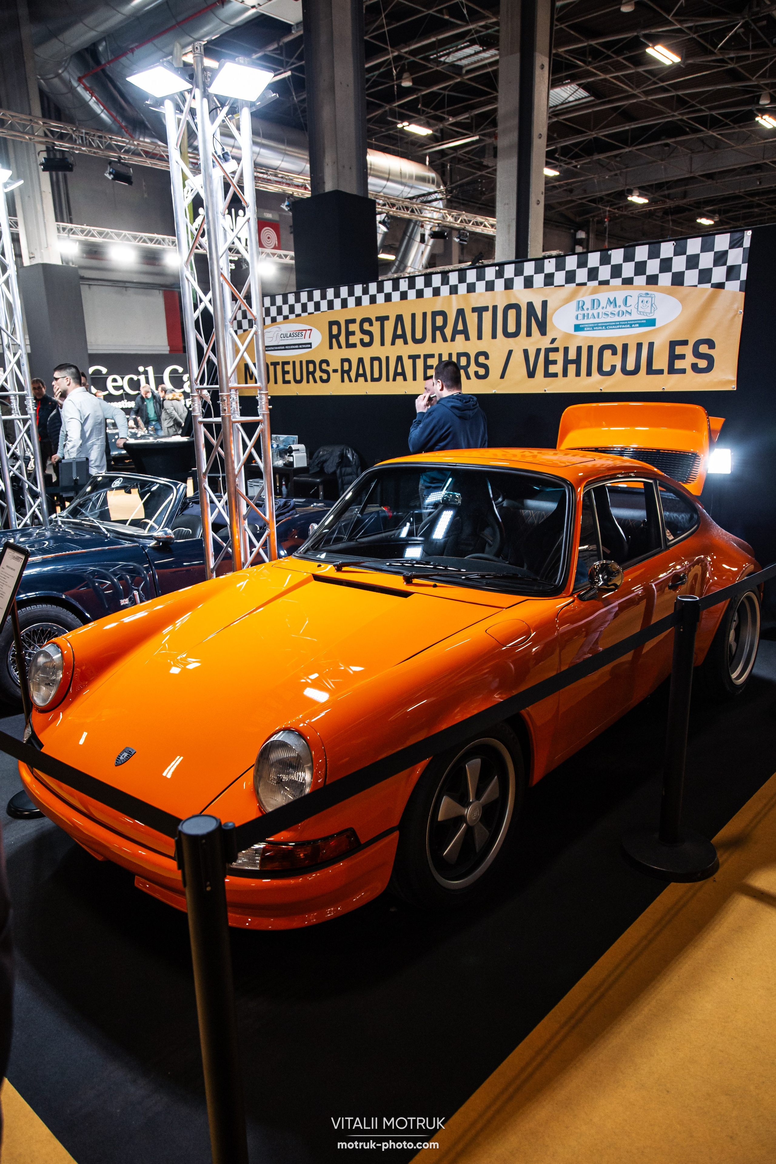 Retromobile 2023. Photographe de voitures à Paris — Vitalii Motruk