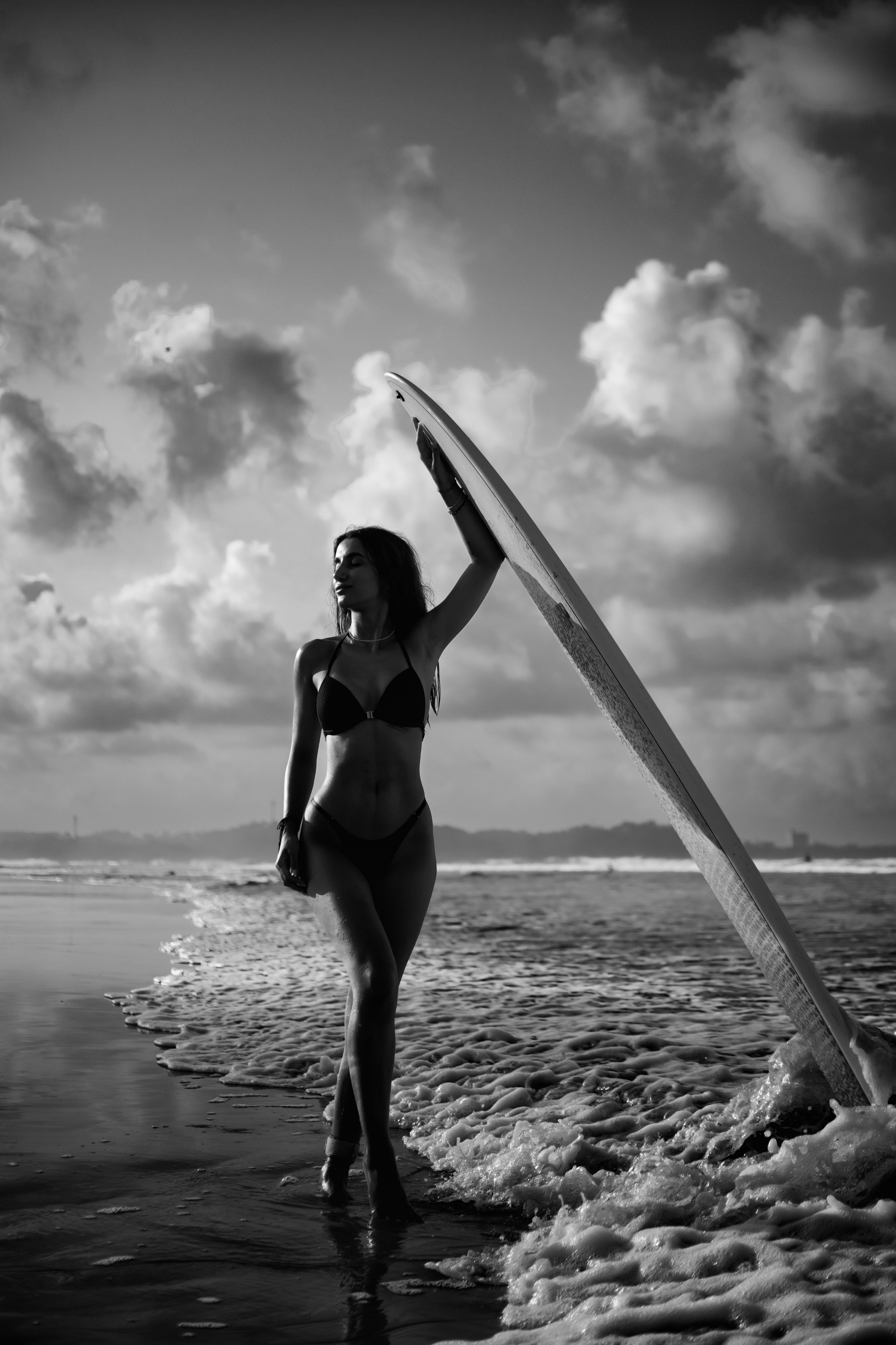 Photoshoot with a surfboard | BW