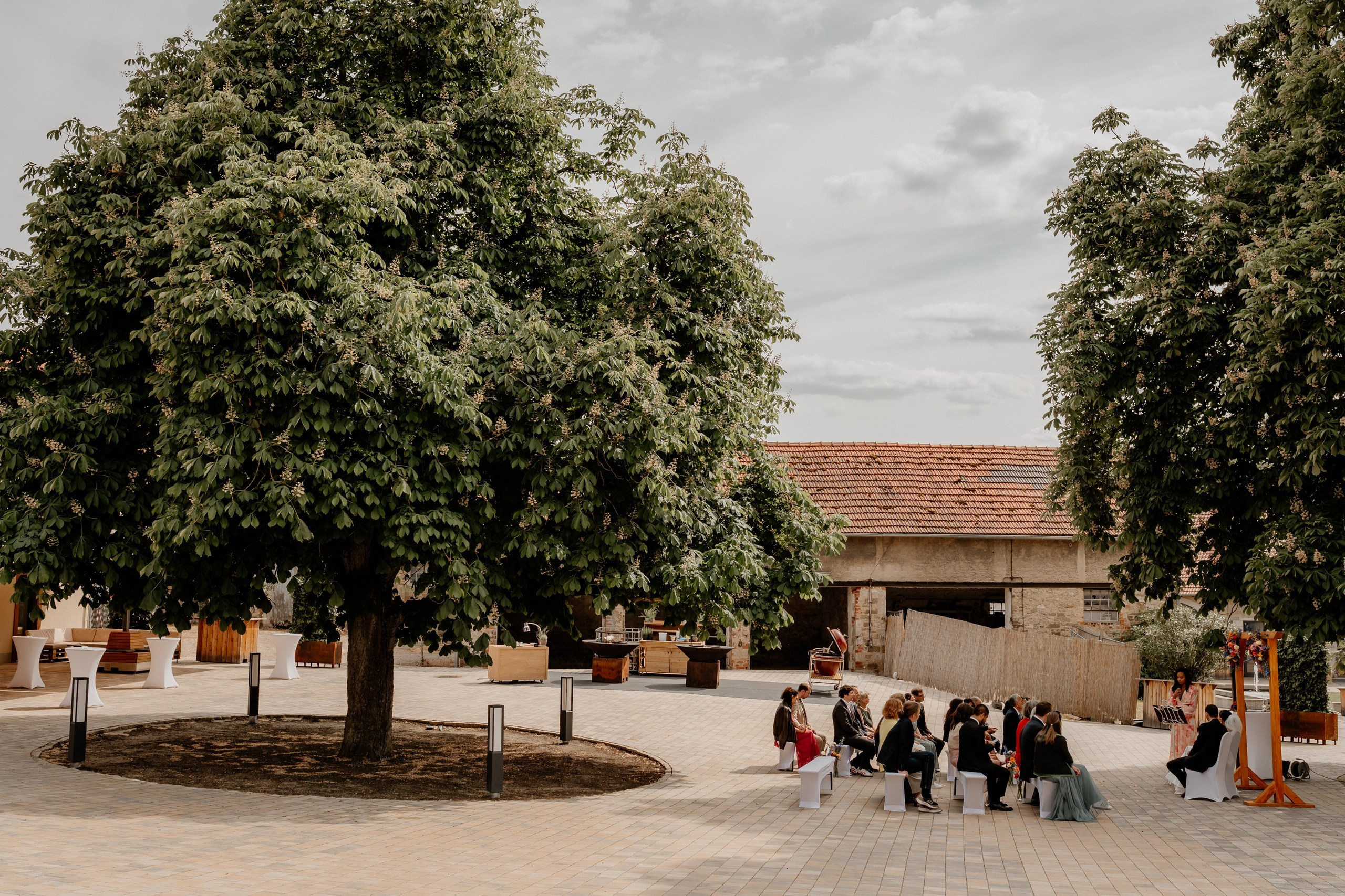Hochzeit auf Gut Wöllried Würzburg – Janice & Thomas | Anna Saribekyan Fotografie. Anna Saribekyan – Beste Hochzeitsfotografin in Würzburg, Top 10 in Deutschland