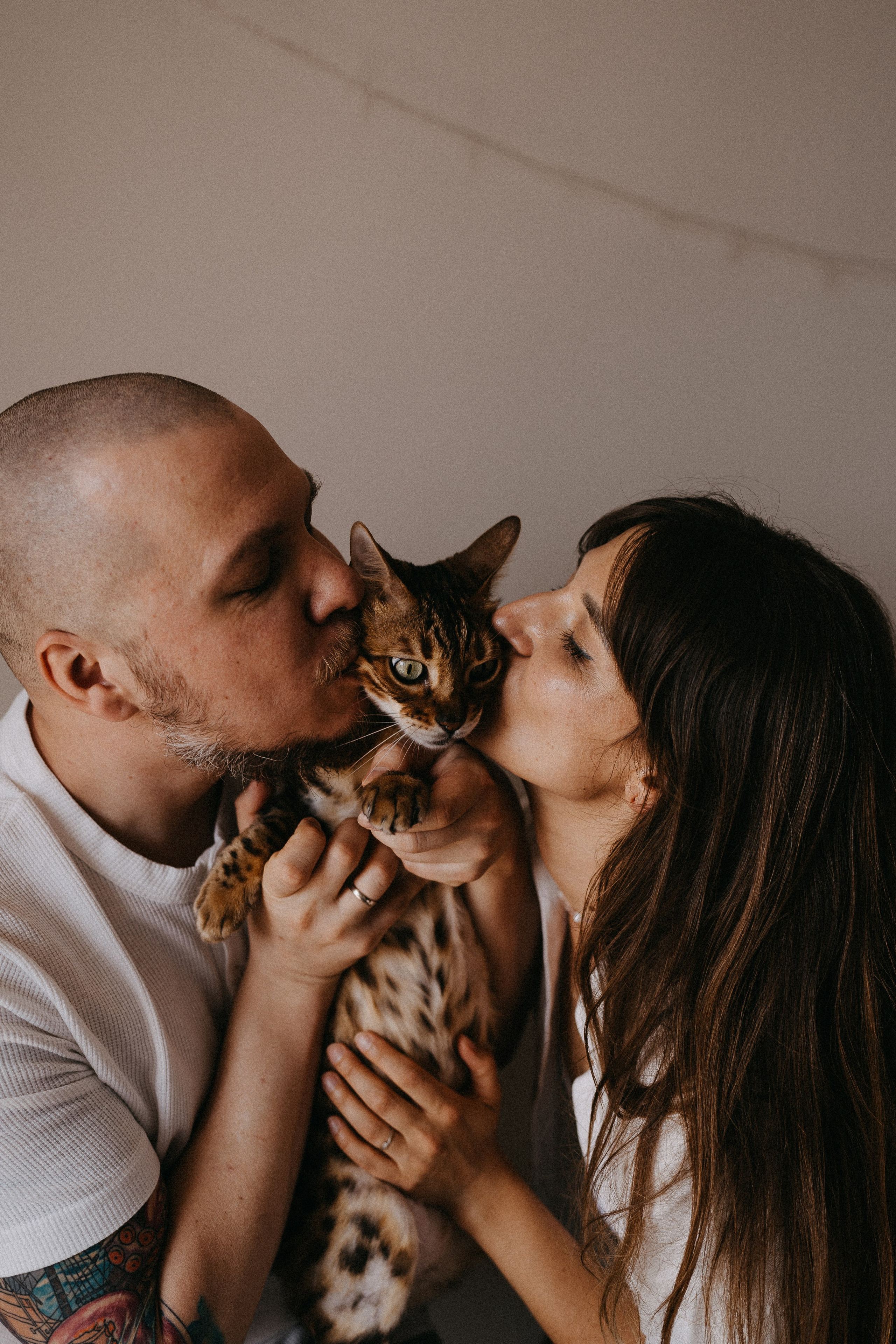 Меня зовут Валерия Азаренко, я свадебный и портретный фотограф. Снимаю в Батуми. Я провожу портретные съёмки, съёмки lovestory, съёмки свадебного дня и семейные. Цены и условия на сайте.