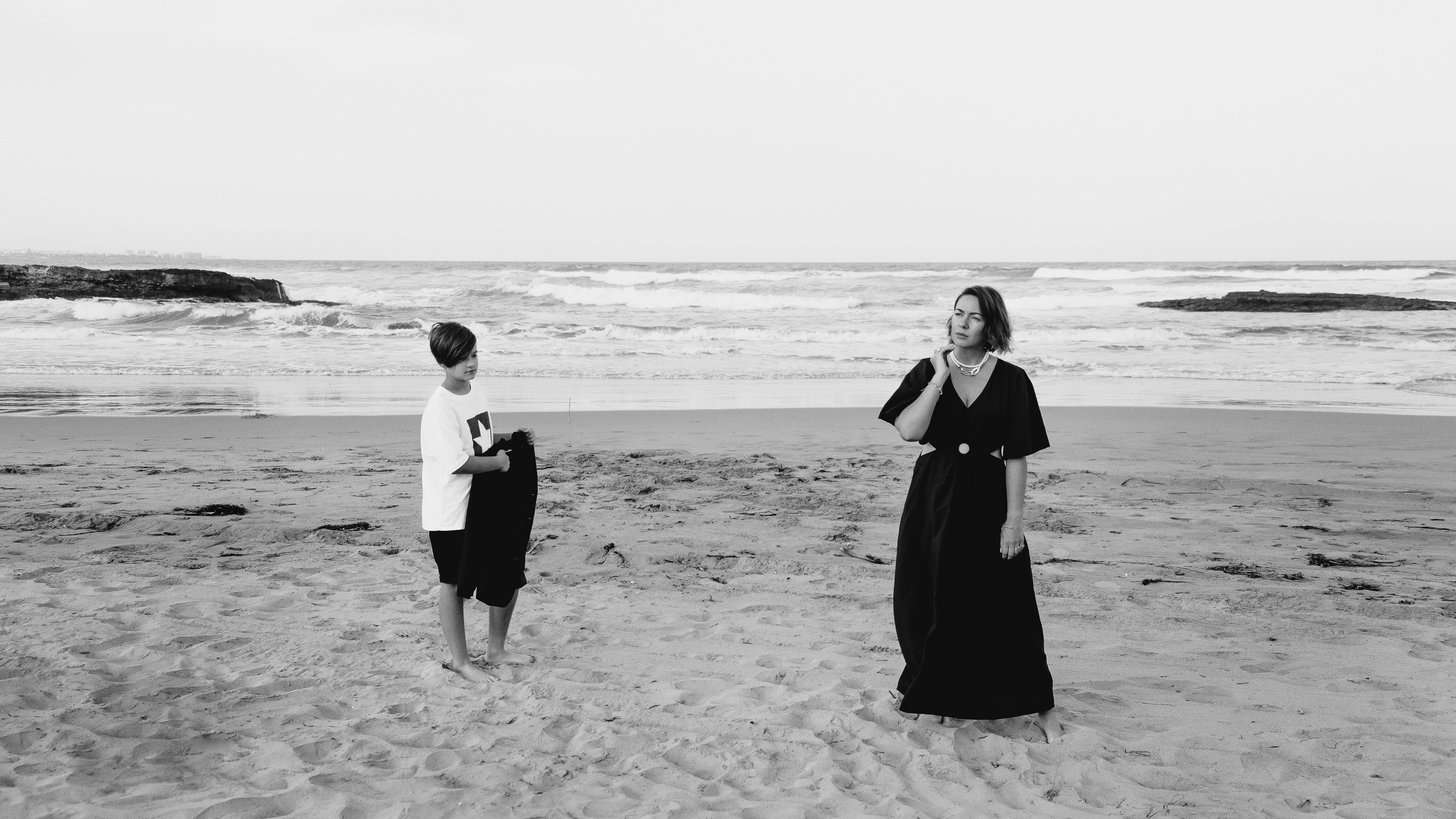 Atmospheric family photo session on the beach