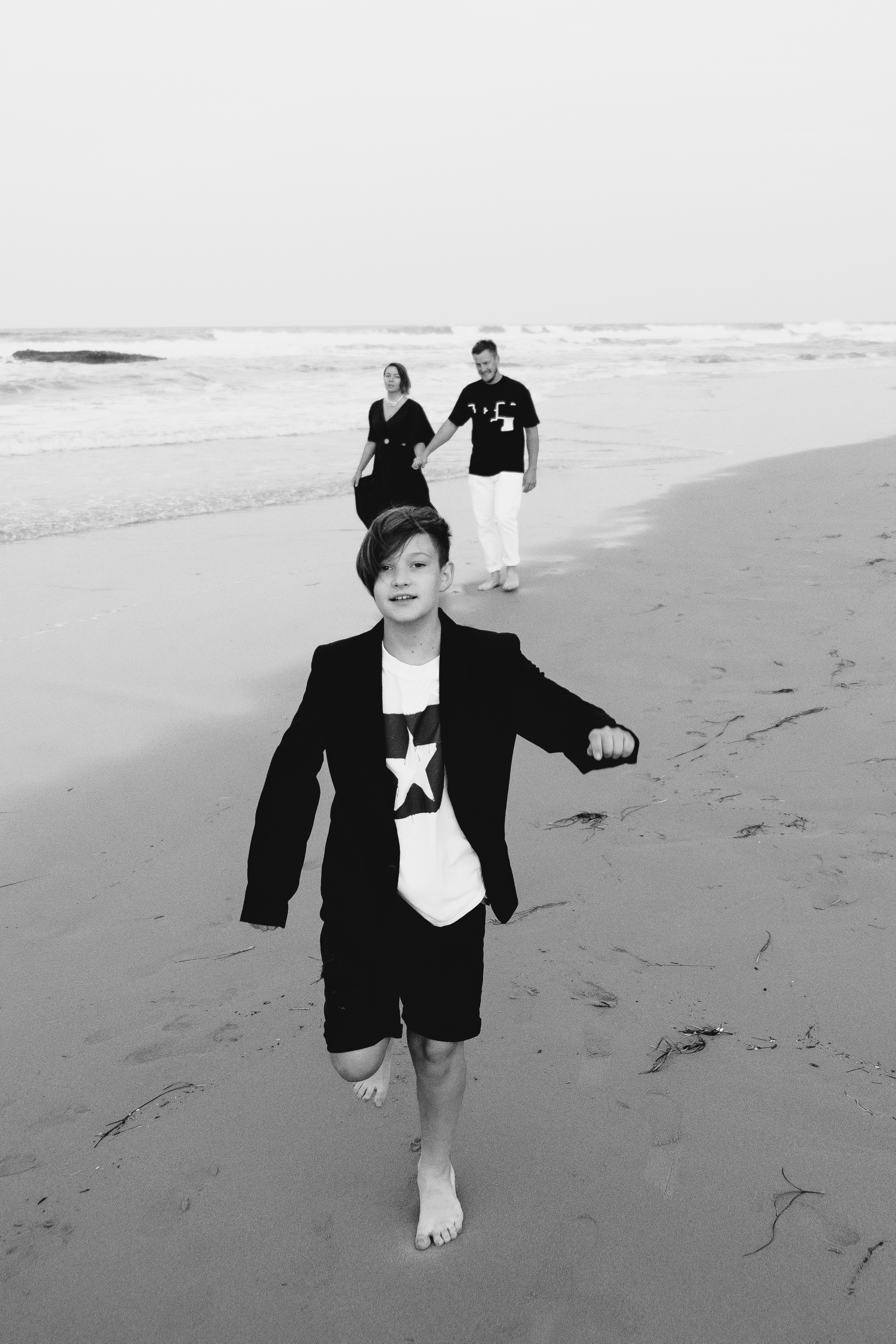 Atmospheric family photo session on the beach