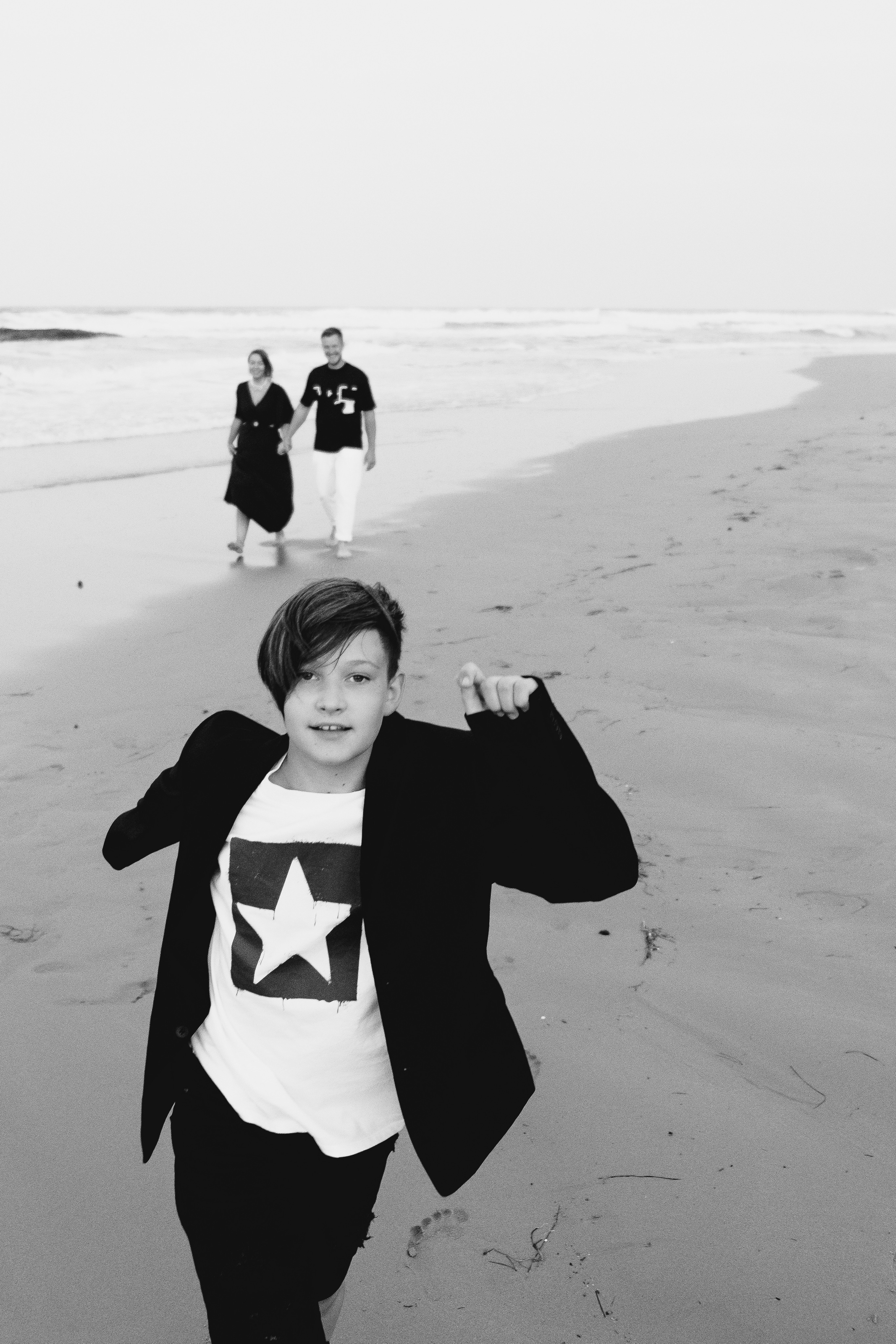 Atmospheric family photo session on the beach