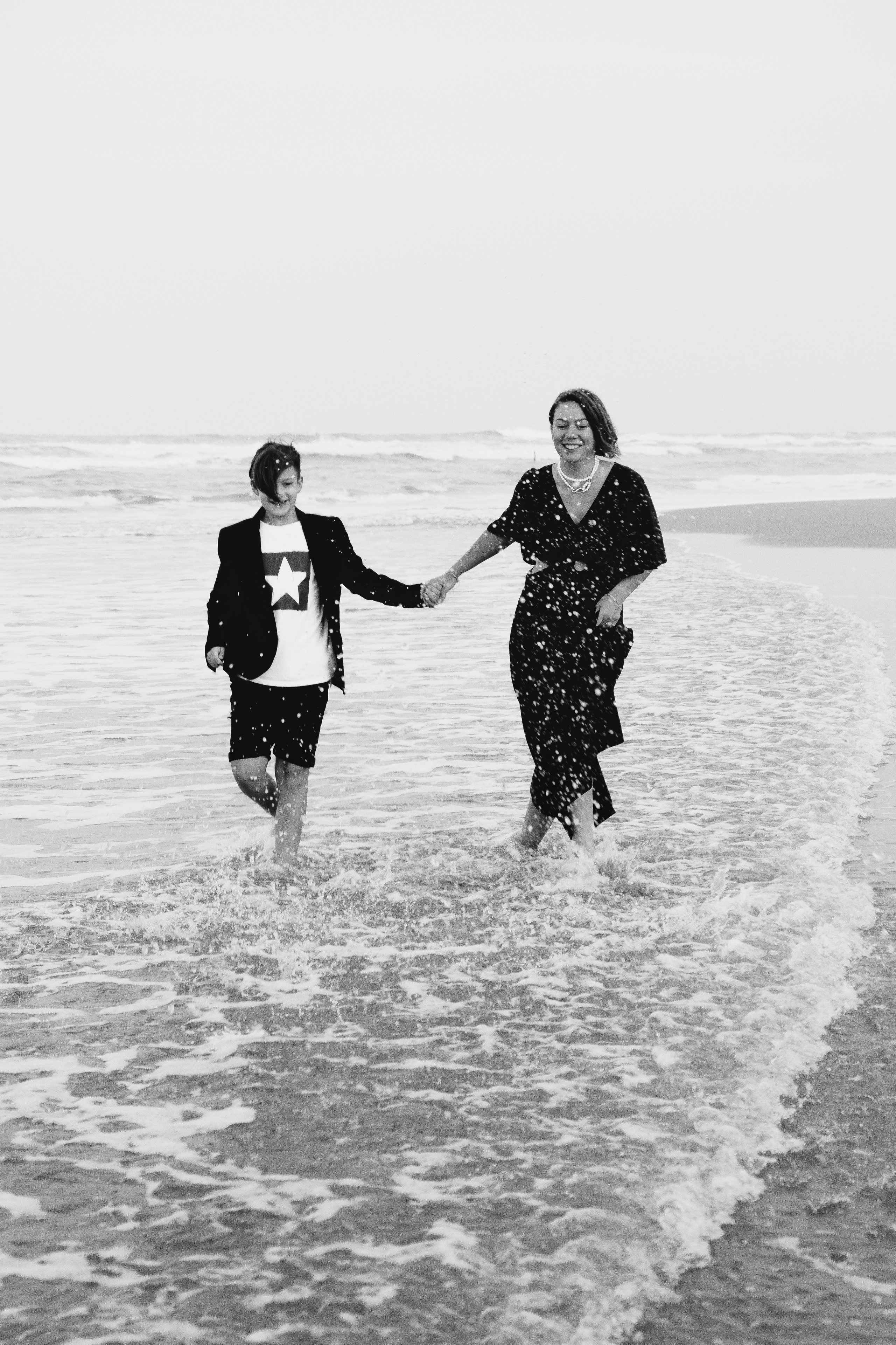 Atmospheric family photo session on the beach