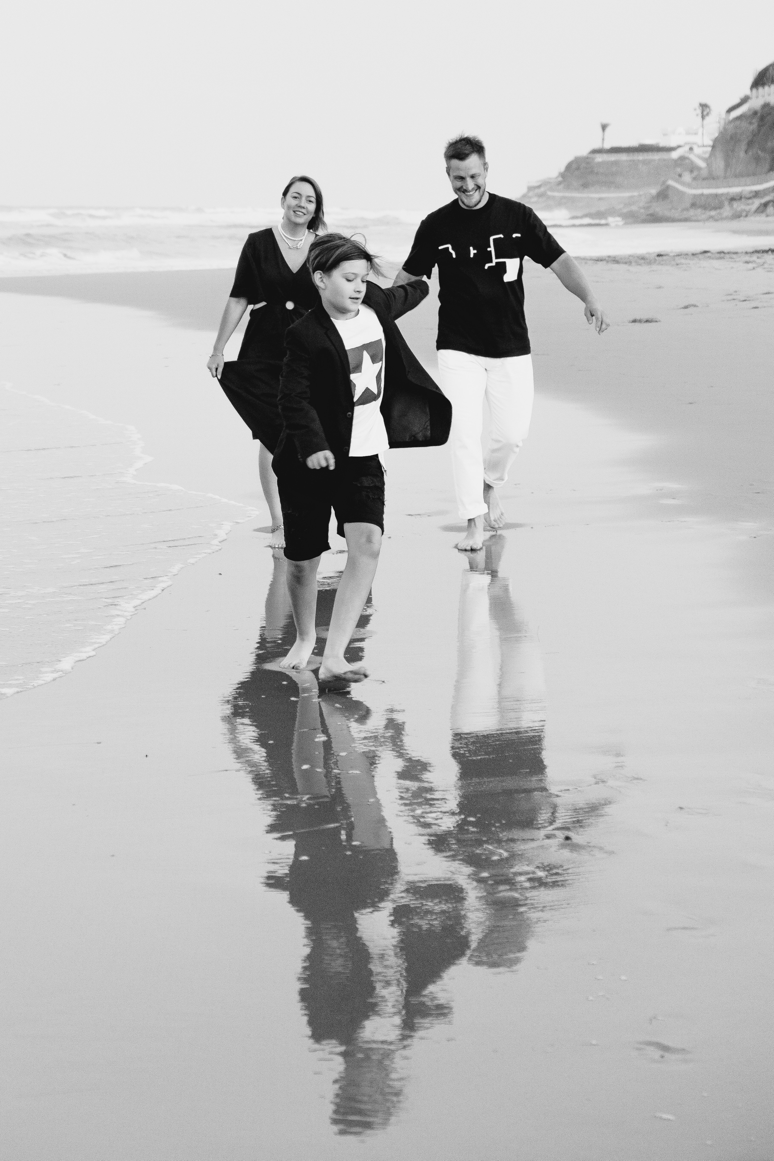 Atmospheric family photo session on the beach