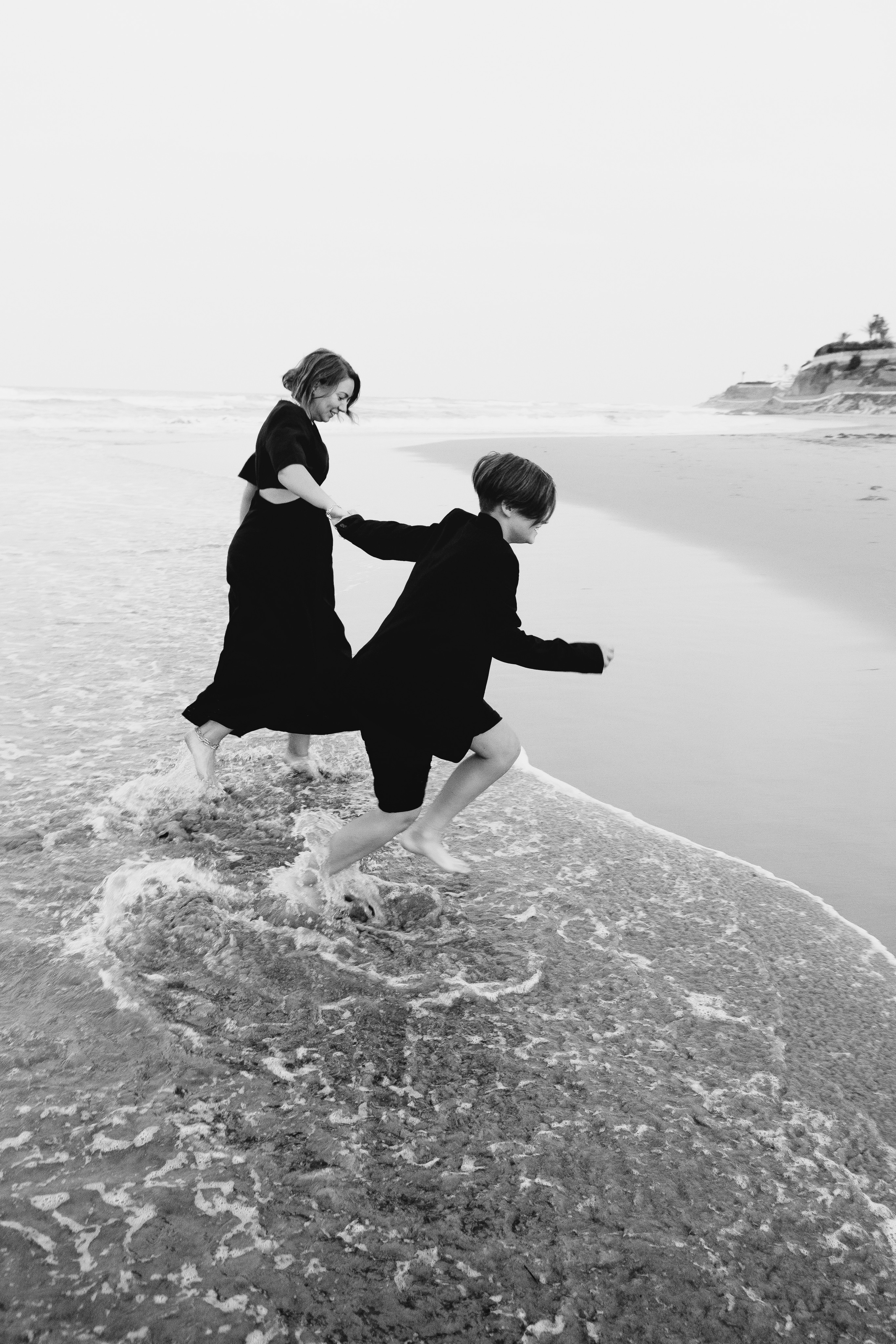 Atmospheric family photo session on the beach