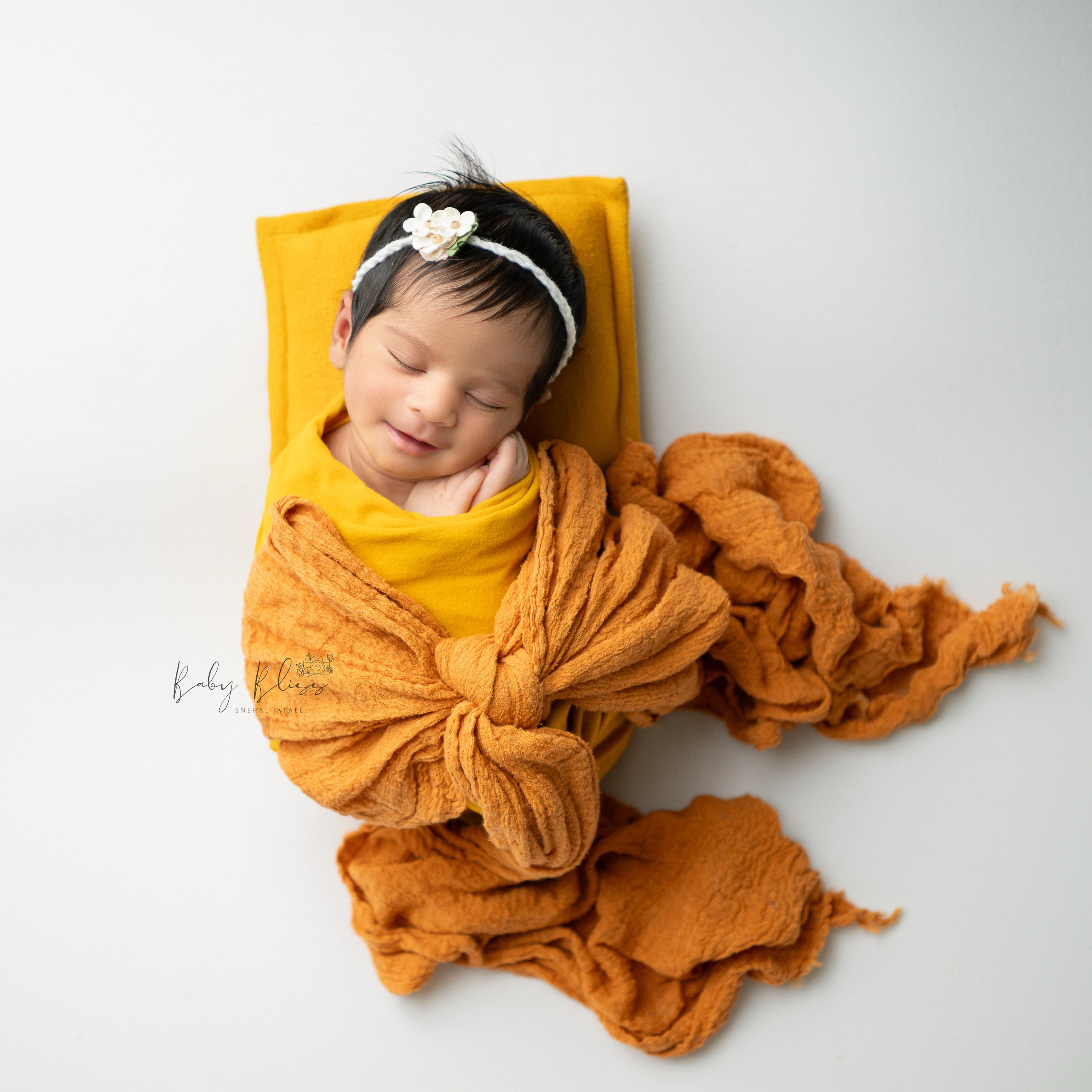 Best newborn photographer in Doha, Qatar. Best infant photoshoot in Doha, Qatar. Newborn photo session in Doha Qatar, baby, sitter, cake smash, pre-birthday, maternity, family photographer in Doha, Qatar