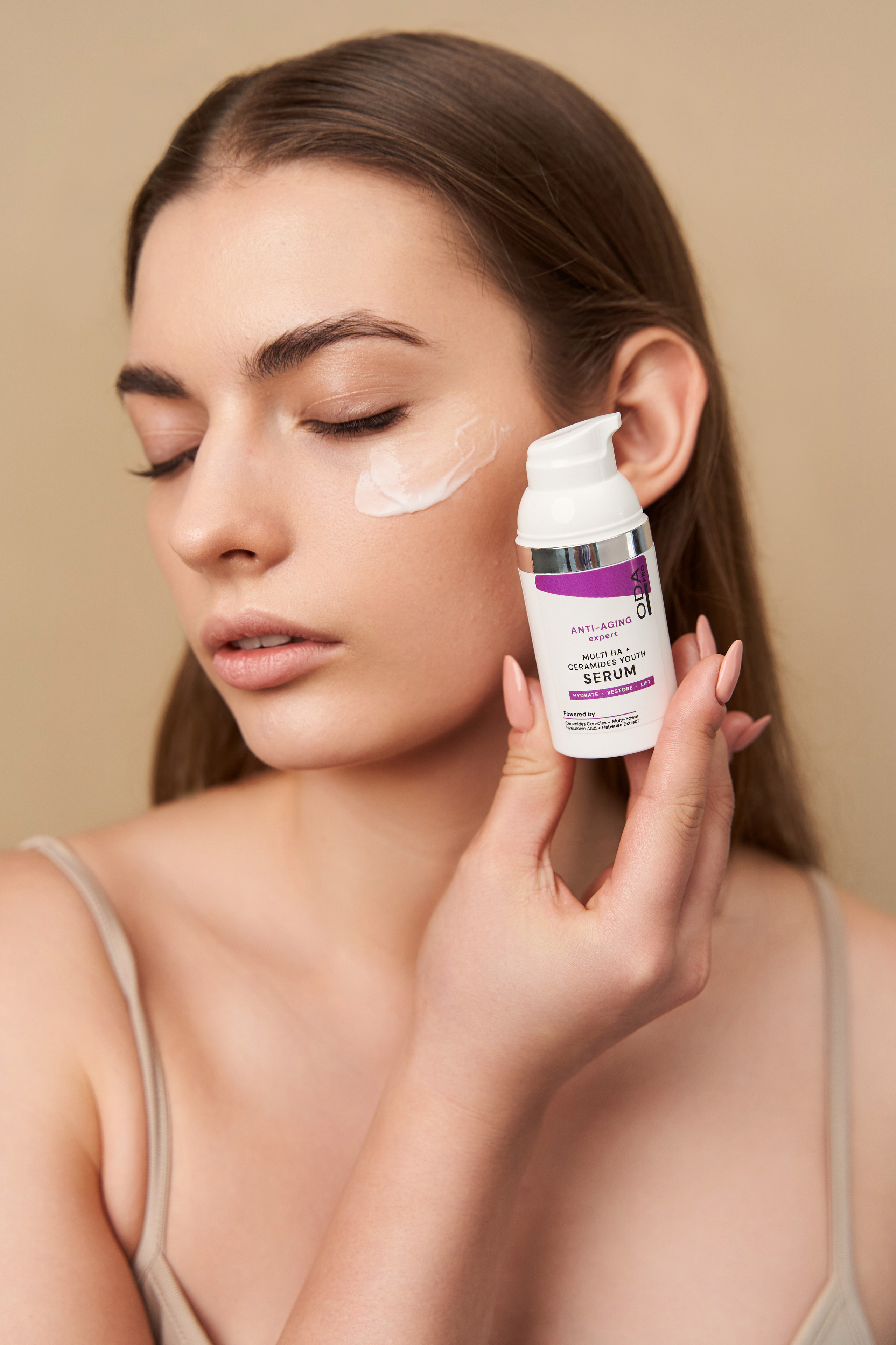 ODA PRO fotosesija studijoje. Fotografas Jevgenijus Misevič — misevicphoto.com