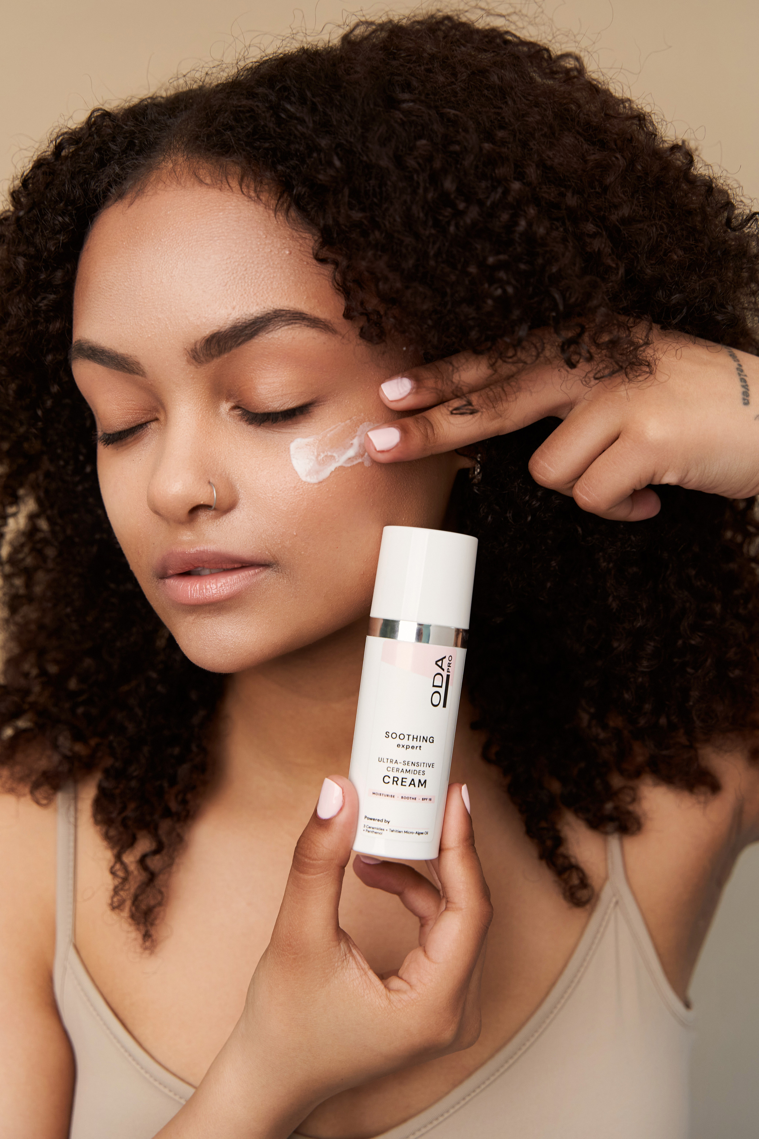 ODA PRO fotosesija studijoje. Fotografas Jevgenijus Misevič — misevicphoto.com