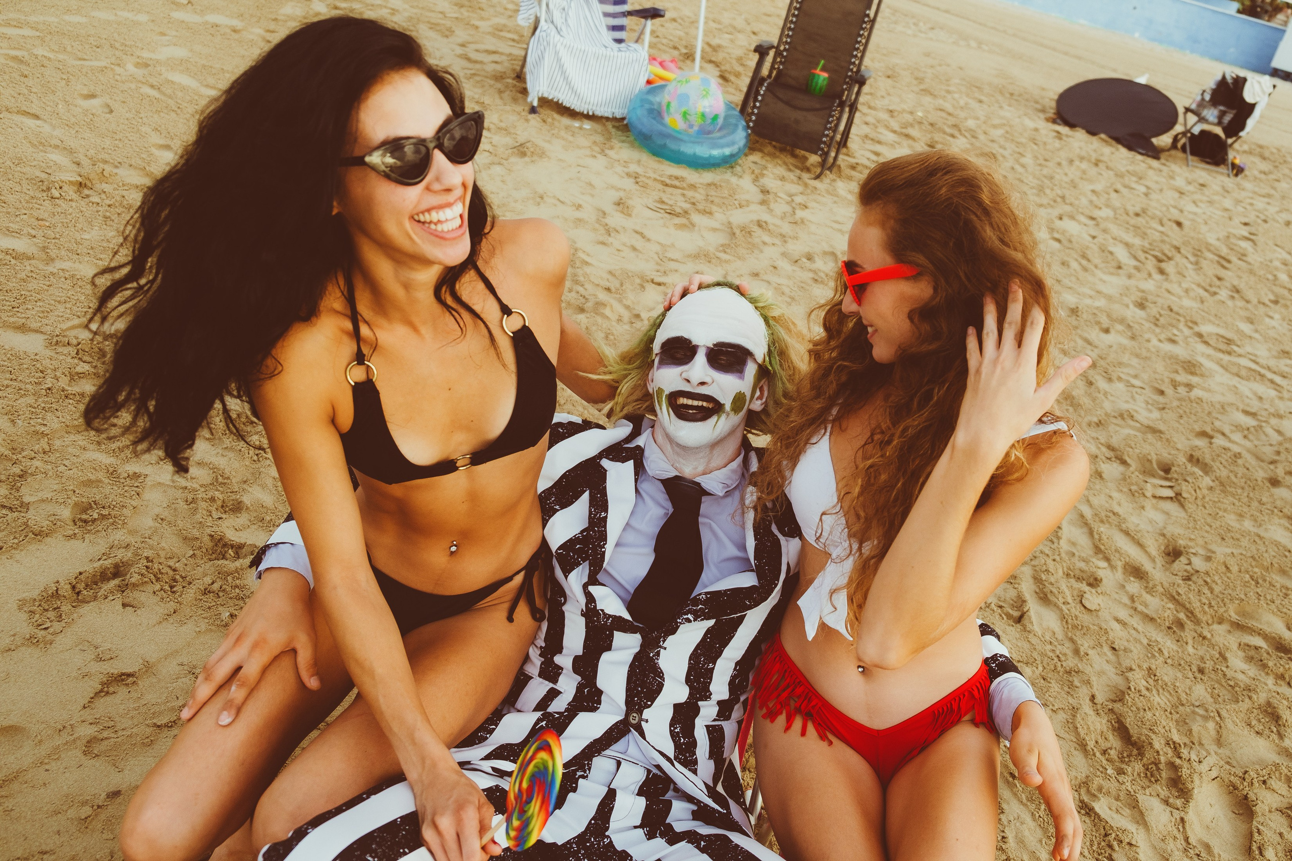 Beetlejuice на море: Экспериментальная фотосессия с цирковыми артистами — Фотограф Андрей Луковников