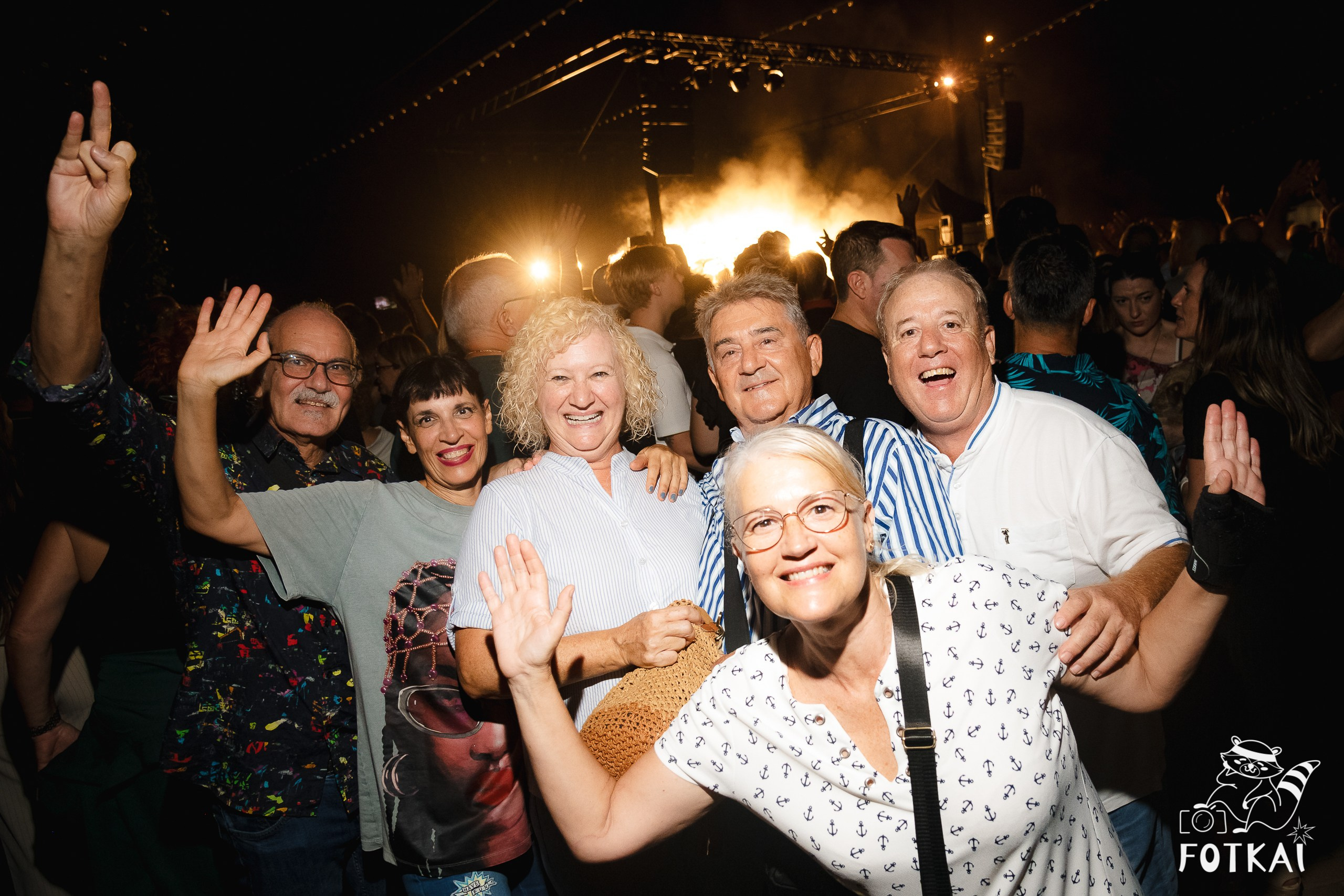 Фотоотчёт Street Food Market Torrevieja — Seguridad Social & Las Hienas DJs | FOTKAI