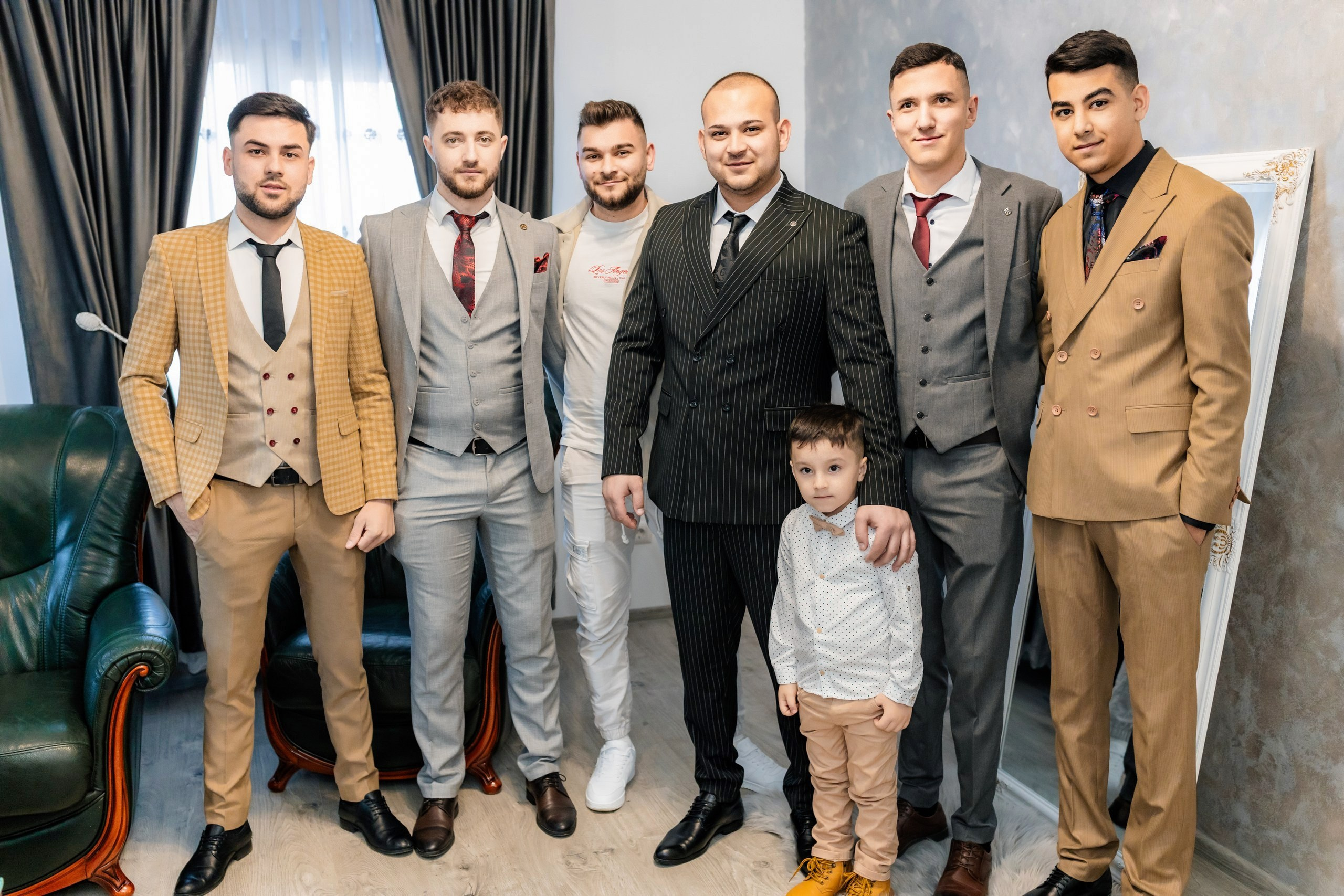 Fotograf nuntă Târgu Neamț – Samuel și Roxana, fotografie autentică realizată de AlinoFotoStudio 2. Fotograf nuntă Iași, Bacău, Suceava și Botoșani – Alin Chirilă surprinzând momente reale de nuntă 3. Fotografie de nuntă cu emoție și credință – AlinoFotoStudio, fotograf povestitor 4. Fotograf profesionist nuntă în Moldova – cadre naturale și pline de emoție 5. Alin Chirilă fotograf nuntă – poveste reală surprinsă prin fotografie 6. Fotograf nuntă cu stil documentar – momente autentice din ziua nunții Pregătiri mireasă acasă – fotografie naturală realizată de Alin Chirilă fotograf nuntă 8. Detalii din ziua nunții – fotograf nuntă Iași și Botoșani, AlinoFotoStudio 9. Emoții din dimineața nunții – fotograf profesionist Moldova 10. Cadre autentice din pregătiri – fotograf nuntă Suceava și Bacău Ceremonie religioasă nuntă – moment emoționant surprins de fotograf Alin Chirilă 12. Nuntă cu valori creștine – fotografie din biserică realizată cu discreție 13. Rugăciune și emoție în ziua nunții – fotograf nuntă Târgu Neamț 14. Legământ în fața lui Dumnezeu – fotografie de nuntă autentică 15. Fotograf nuntă biserică – momente sincere și pline de semnificație Petrecere de nuntă – cadre naturale realizate de AlinoFotoStudio 17. Bucurie și dans la nuntă – fotograf nuntă Iași și împrejurimi 18. Momente autentice de la restaurant – fotograf nuntă Bacău Suceava 19. Atmosferă de nuntă surprinsă discret – Alin Chirilă fotograf -AlinoFotoStudio – fotograf nuntă cu abordare naturală și emoțională 21. Alin Chirilă fotograf – povestitor prin fotografie de nuntă 22. Fotograf nuntă în Moldova – stil documentar și autentic 23. Fotografie de nuntă sinceră și elegantă – AlinoFotoStudio- Fotograf nuntă Iași Bacău Suceava Botoșani – Alin Chirilă AlinoFotoStudio 26. Fotograf nuntă Târgu Neamț și Moldova – fotografie profesională de eveniment 27. Fotograf nuntă cu valori creștine și stil documentar – AlinoFotoStudio - Alin Chirilă – AlinoFotoStudio Fotograf nuntă Iași • Bacău • Suceava • Botoșani - Samuel & Roxana, Târgu Neamț -Momente reale, trăite sincer și păstrate pentru totdeauna.