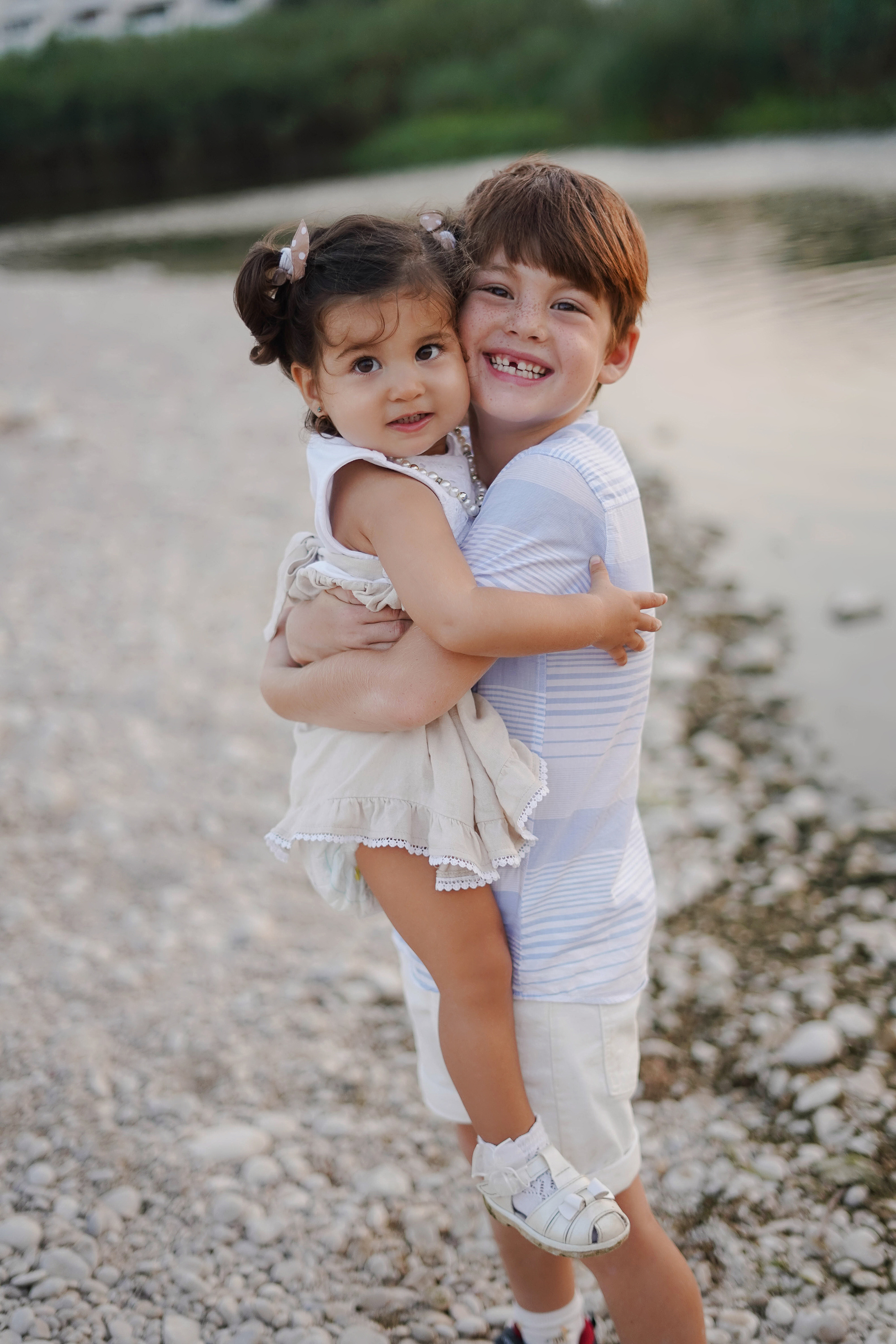 Familia en la playa. Fotografo familiar, bodas, reportaje Diana Memetova Alicante, Benidorm
