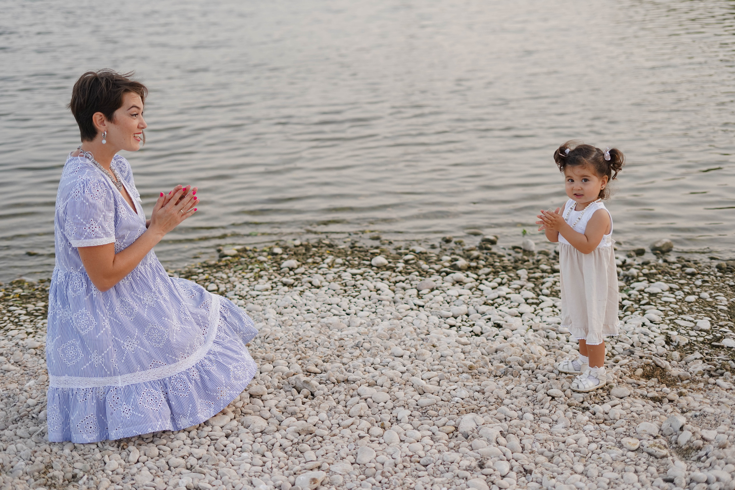 Familia en la playa. Fotografo familiar, bodas, reportaje Diana Memetova Alicante, Benidorm