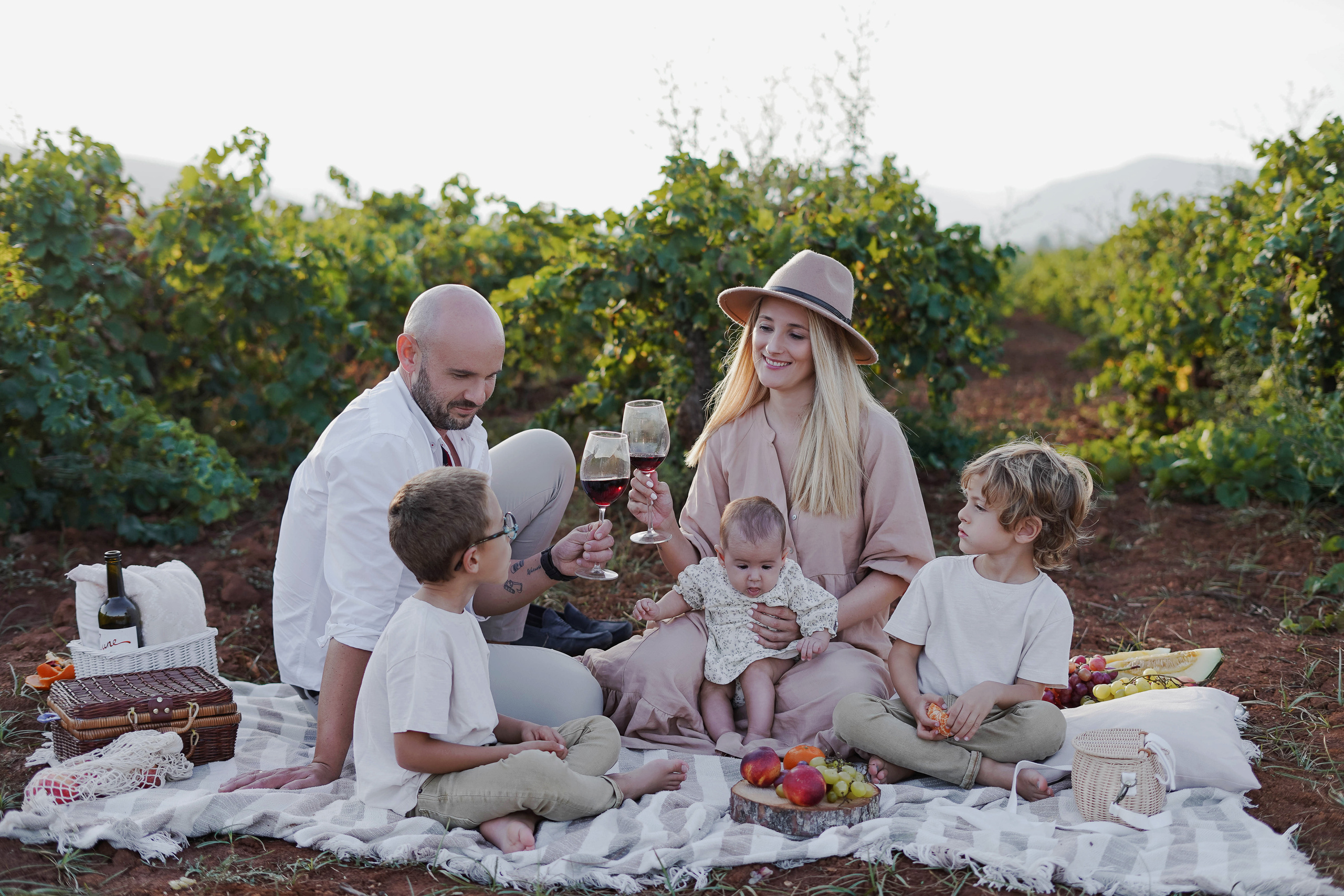 Семейная фотосессия в виноградниках Испания. Fotografo familiar, bodas, reportaje Diana Memetova Alicante, Benidorm