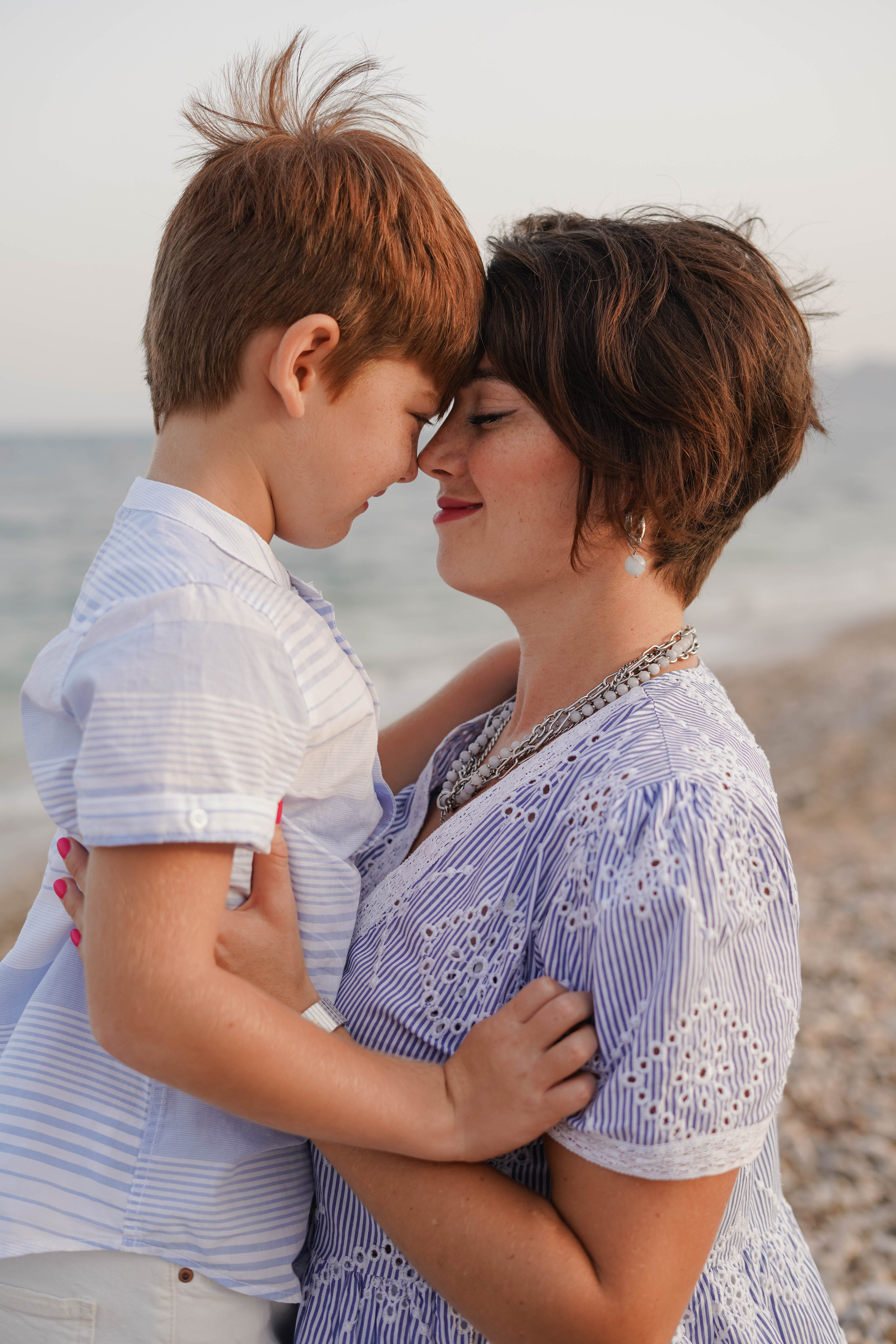 Familia en la playa. Fotografo familiar, bodas, reportaje Diana Memetova Alicante, Benidorm