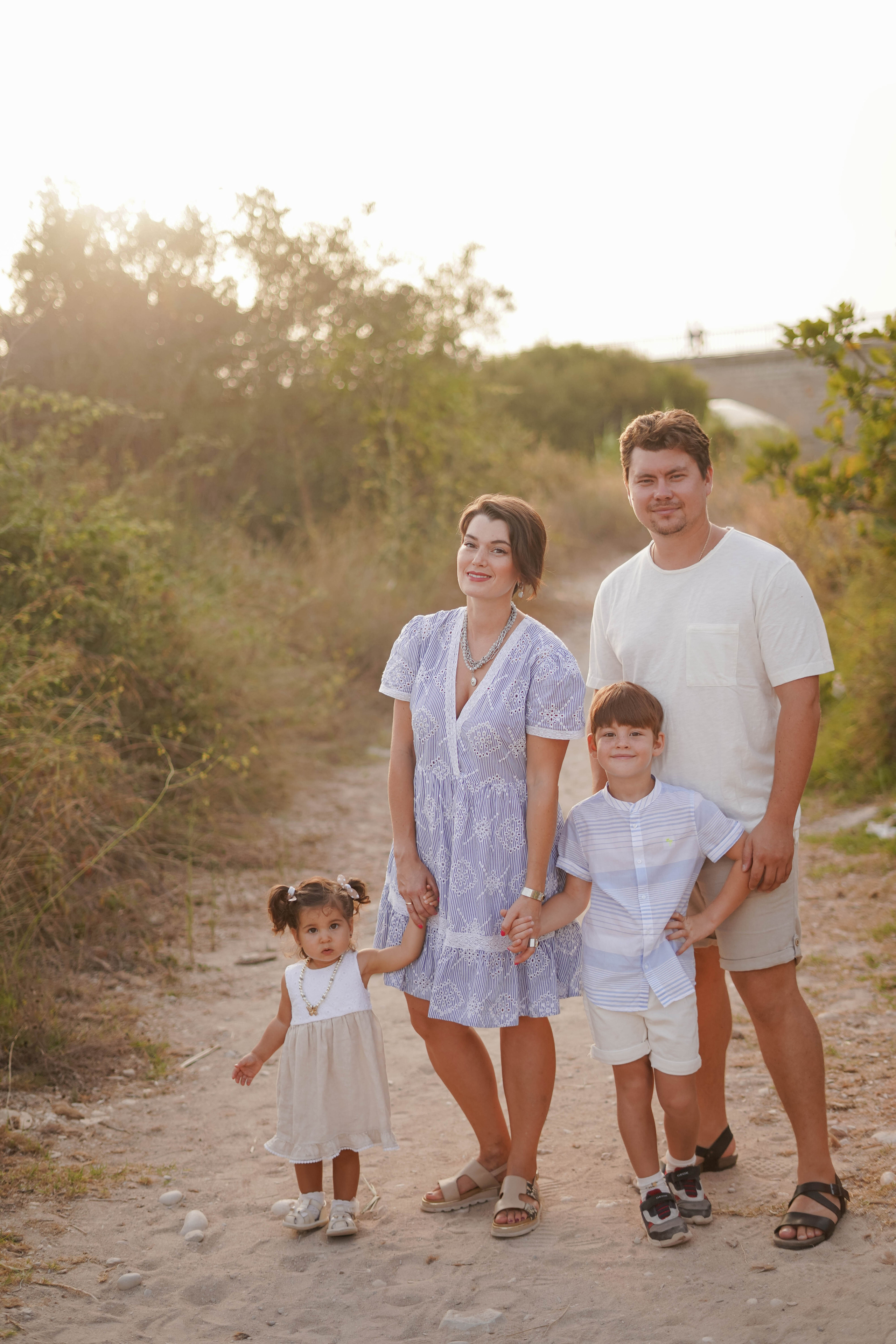 Familia en la playa. Fotografo familiar, bodas, reportaje Diana Memetova Alicante, Benidorm