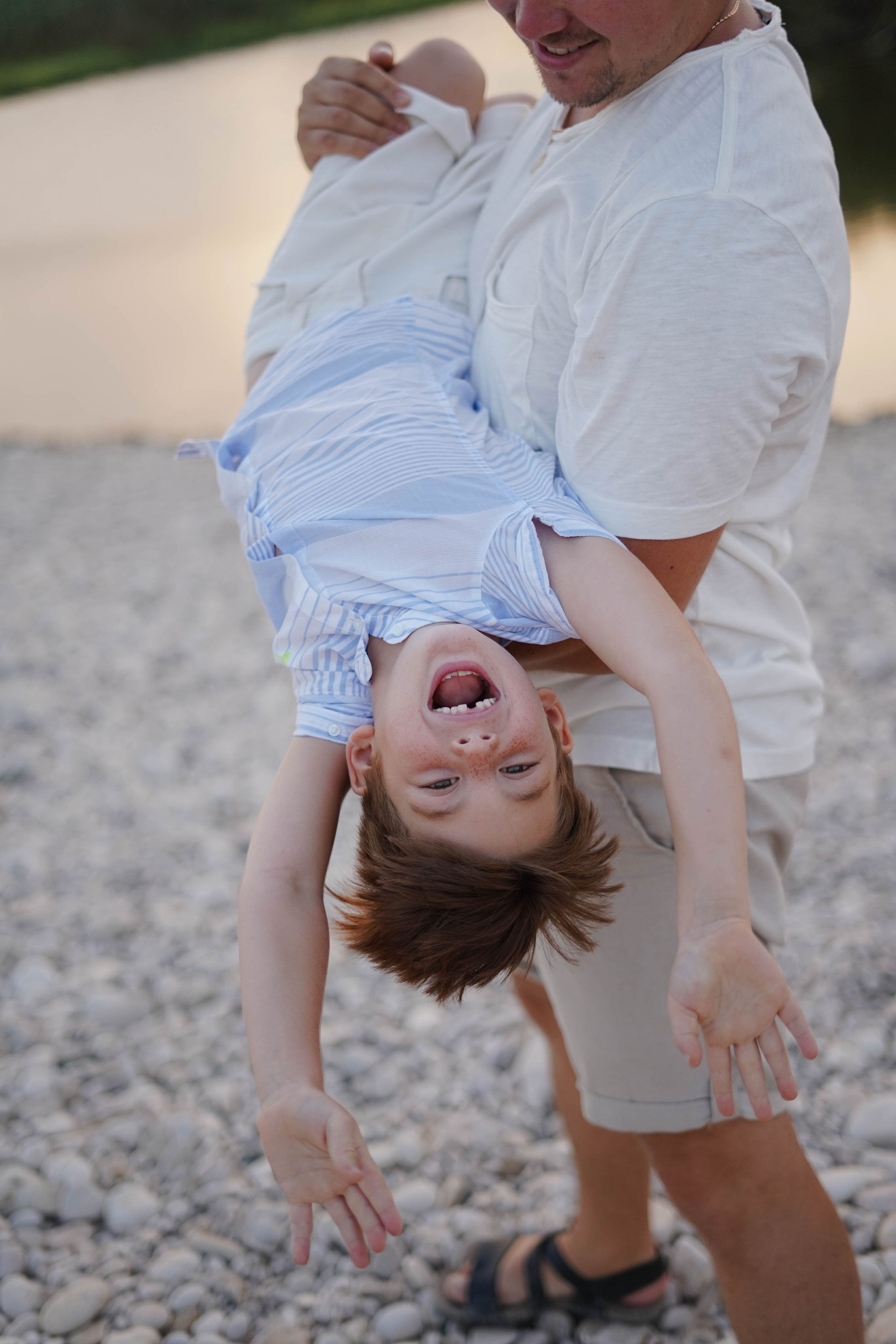 Familia en la playa. Fotografo familiar, bodas, reportaje Diana Memetova Alicante, Benidorm