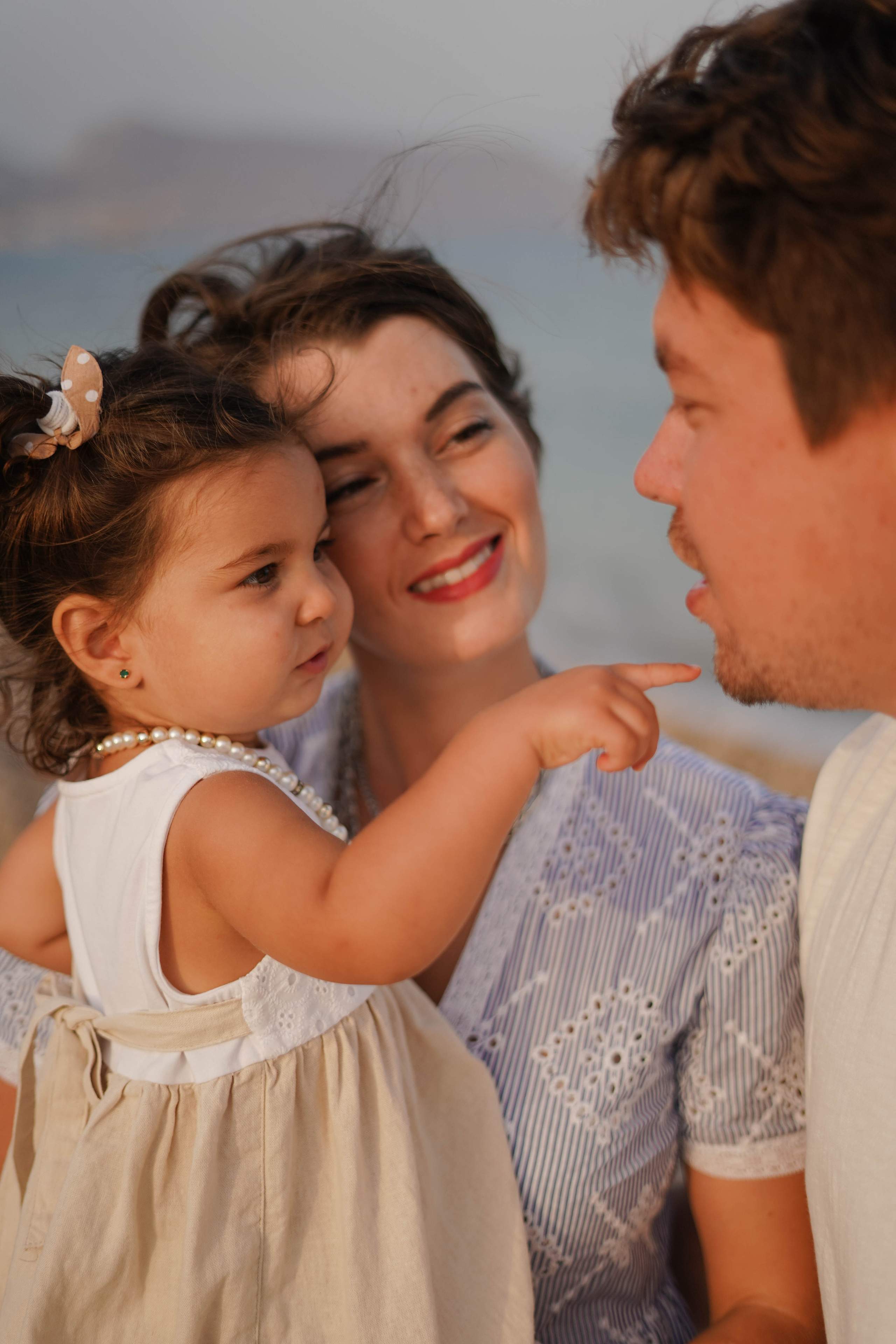 Familia en la playa. Fotografo familiar, bodas, reportaje Diana Memetova Alicante, Benidorm