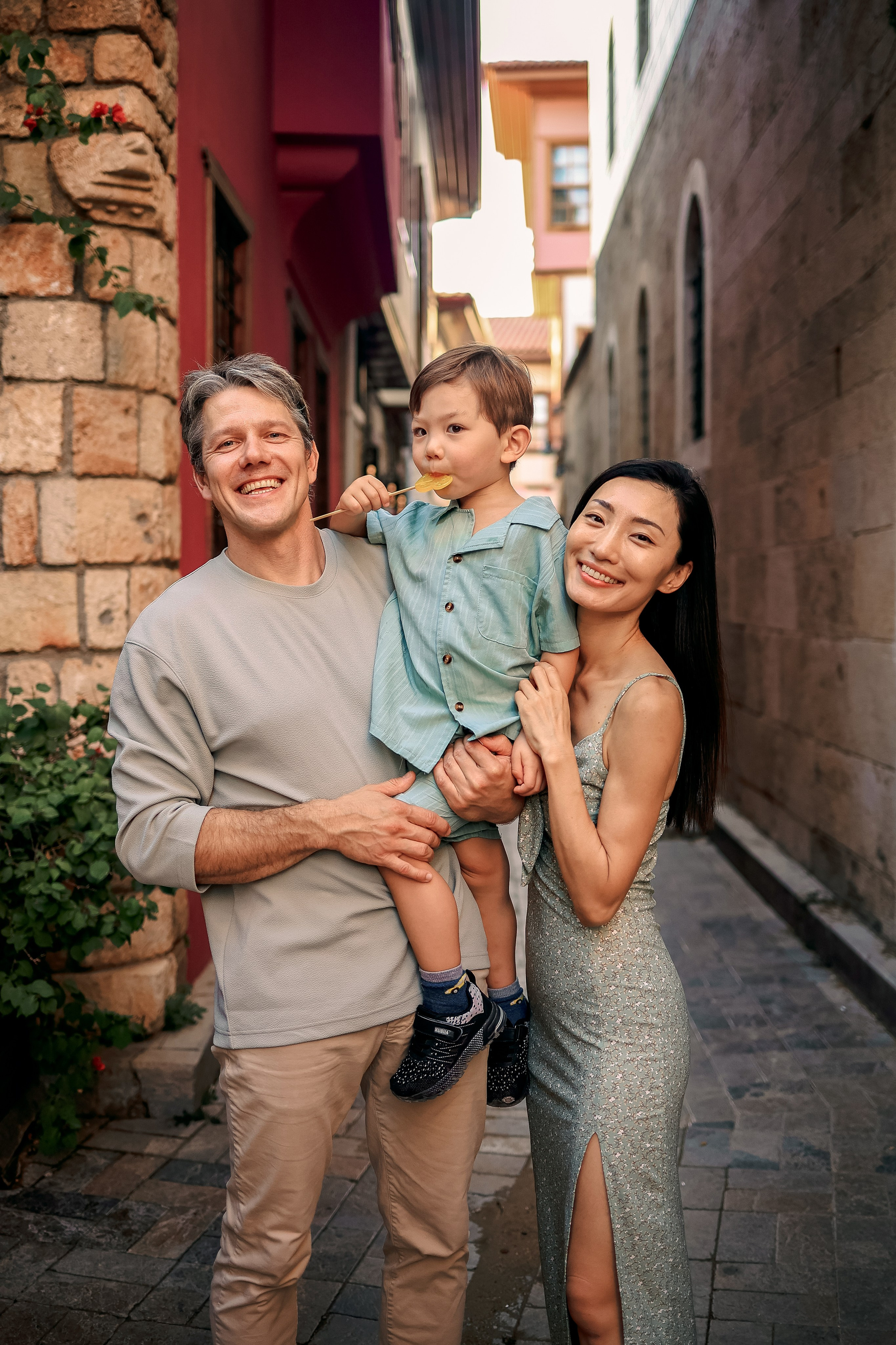 Photoshooting in old town of Antalya. Photographer in Turkey, Antalya, Kemer, Belek, Side, Kas, Fethiye