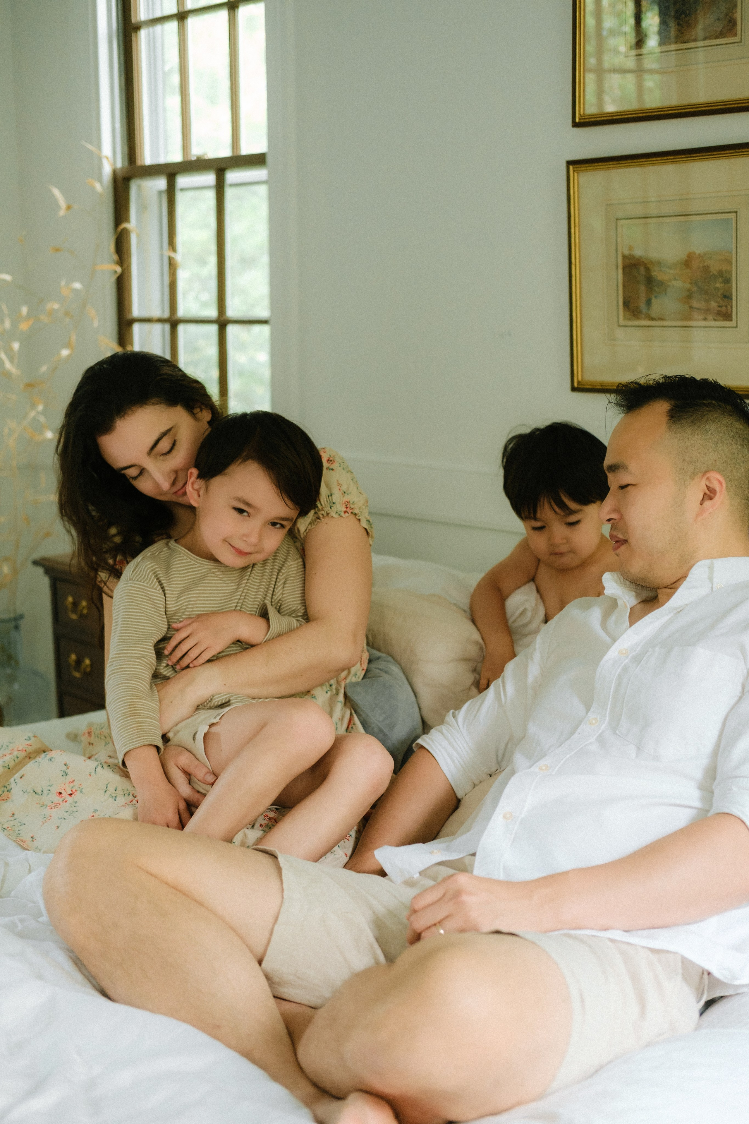 Cozy In-Home Family Photo Session in a Historic Richmond Victorian Home. Family Photographer Anna Dobrovolskaia | Richmond, VA