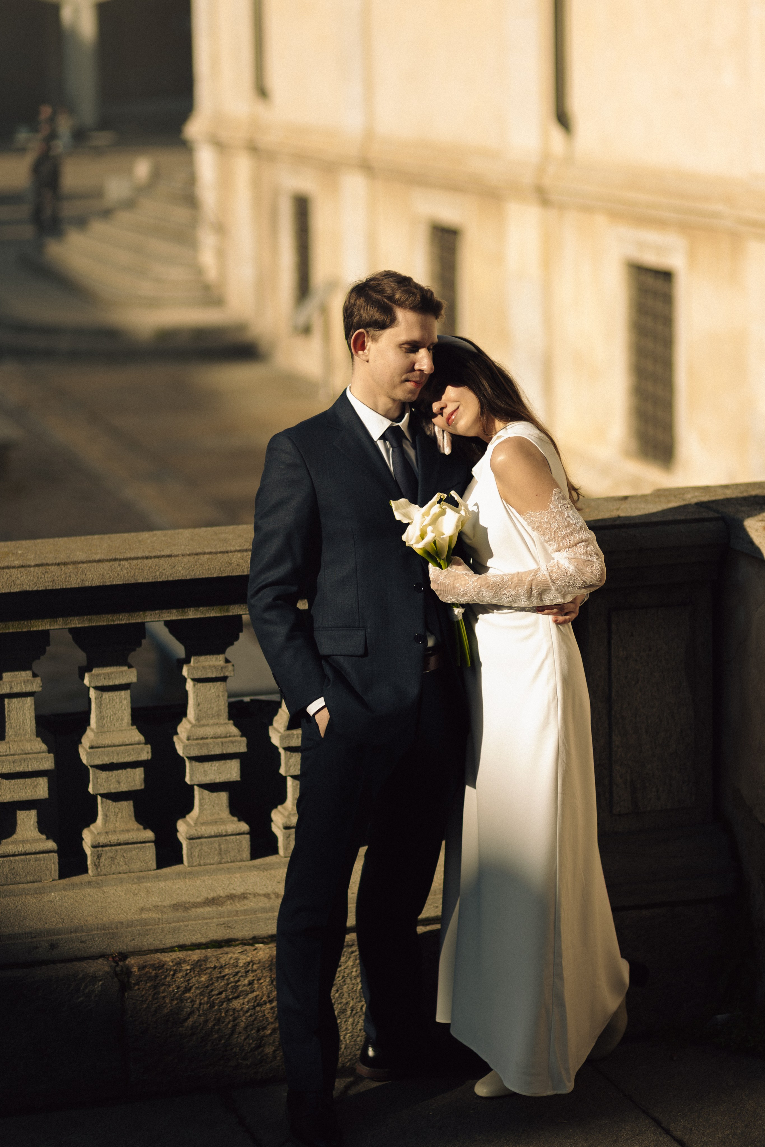 Romantic stroll through Turin during an intimate wedding