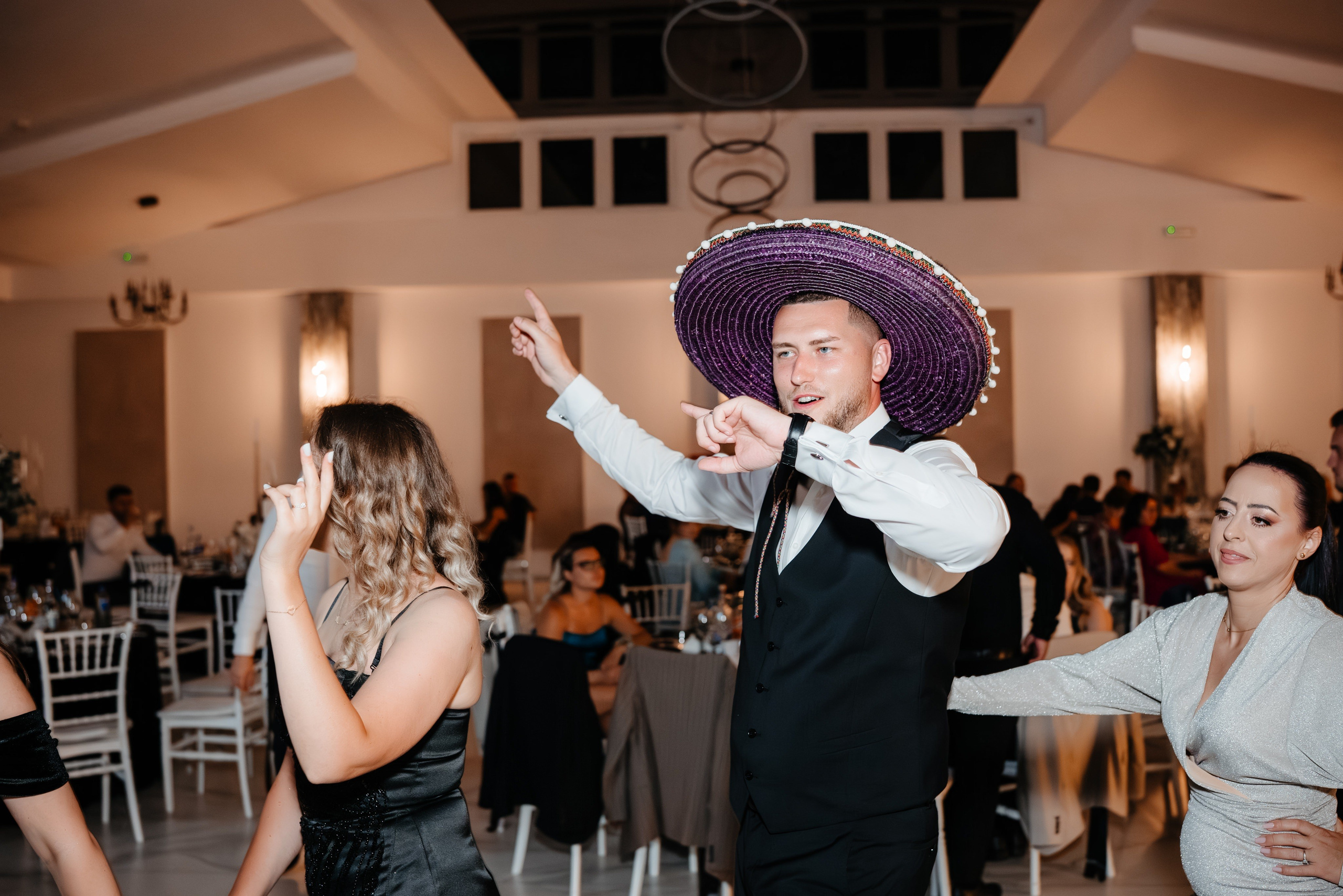 Catalina & Remus. Raw Studio. Fotograful tau de nunta!