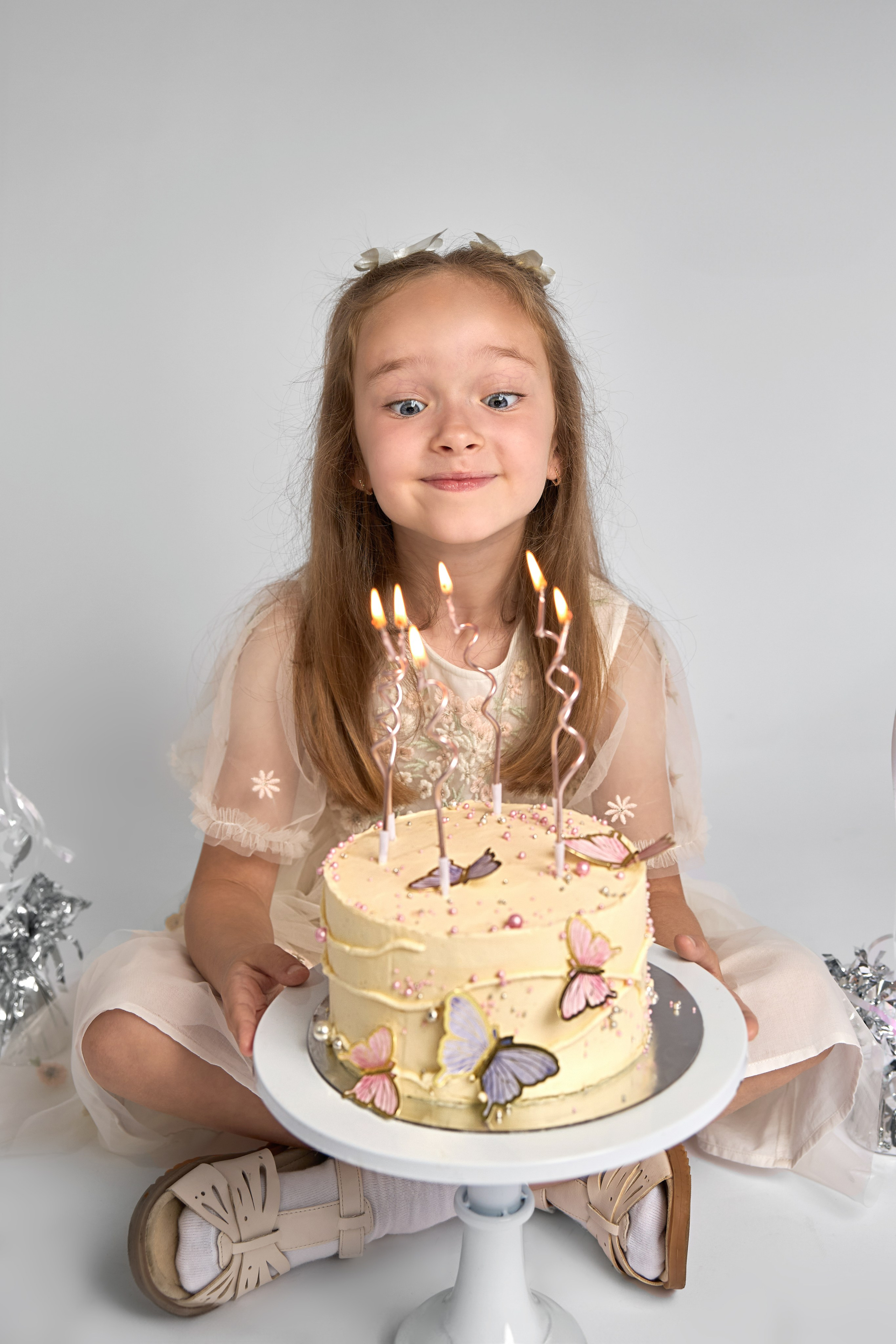Cake smash photo session Hertfordshire, Stevenage. Stevenage, Hertfordshire family, maternity and newborn photographer