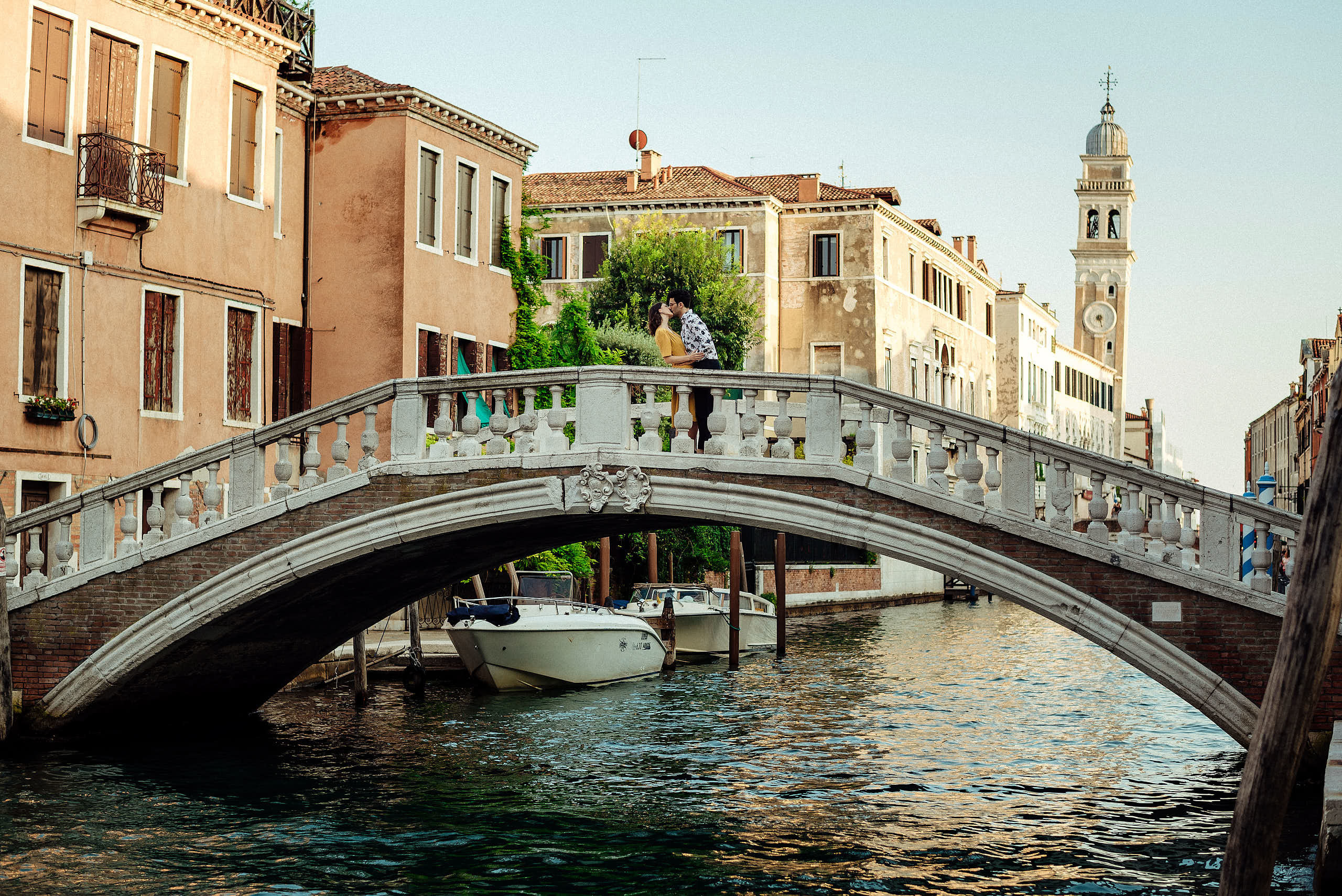 lovers on the bridge upon the canal, Castello