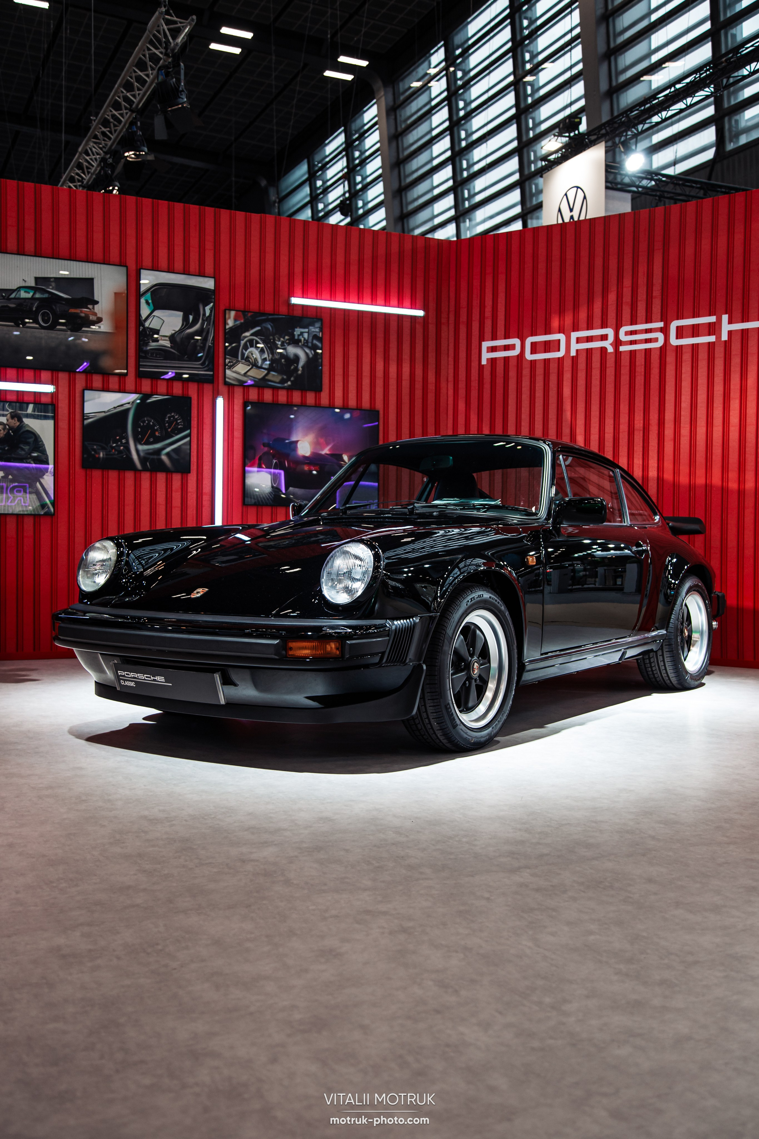 Retromobile 2023. Photographe de voitures à Paris — Vitalii Motruk