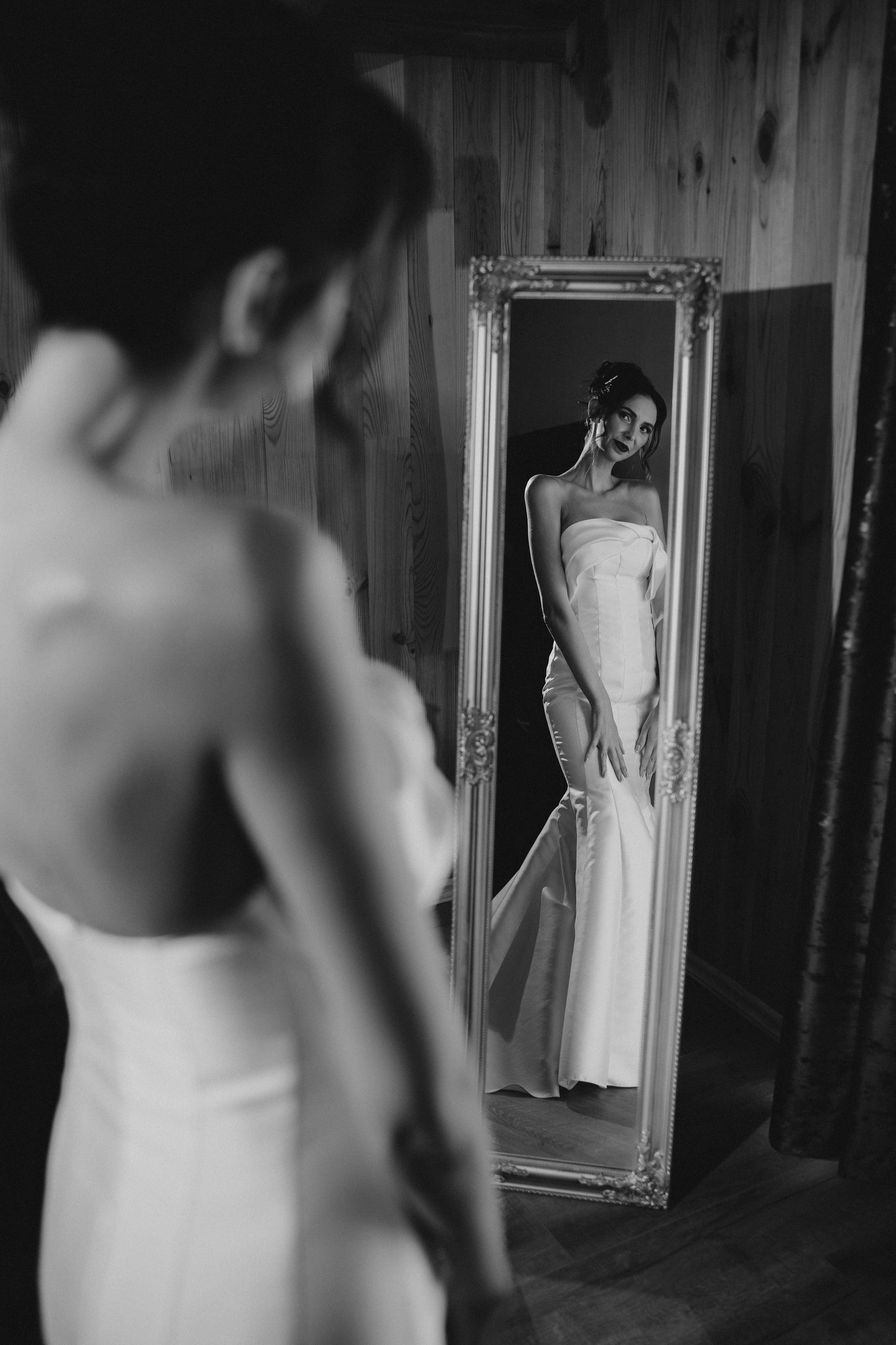 Atmosferă incendiară cu mireasa și prietenele ei în interiorul Cabanei Masiv.