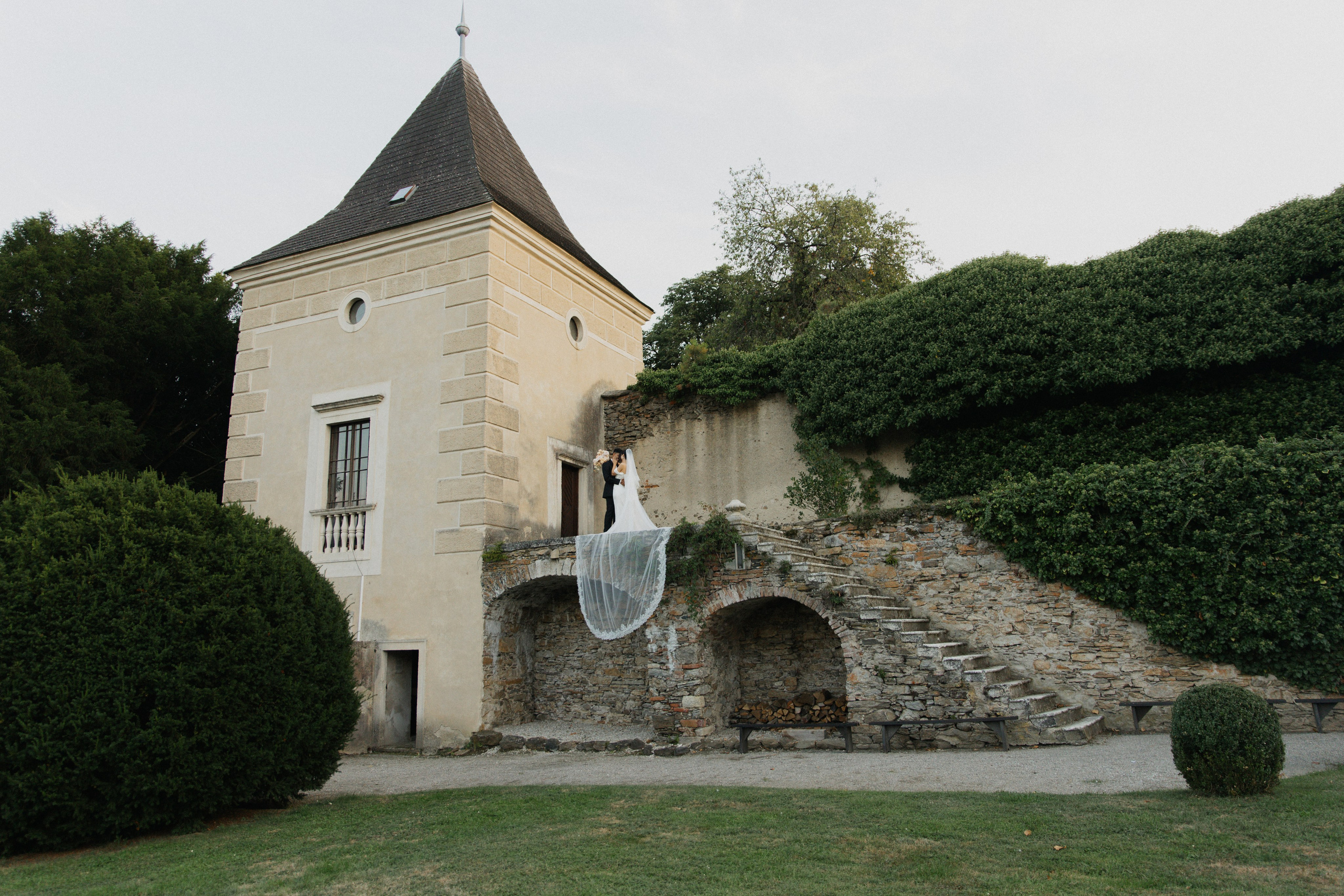 Elegant Castle Wedding in Austria | Alwin & Ruth’s Fairytale Celebration. Wedding photographer and videographer based in Timisoara, Romania