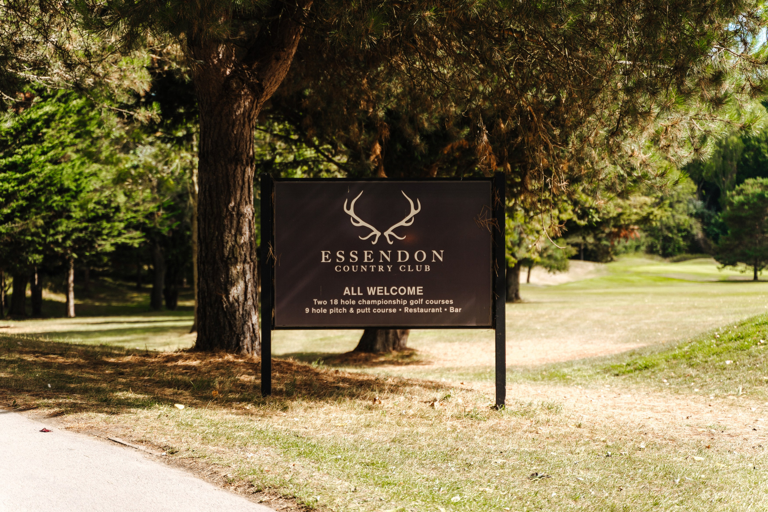 Wedding at Essendon Country Club. Photographer in England Ekaterina Romanova